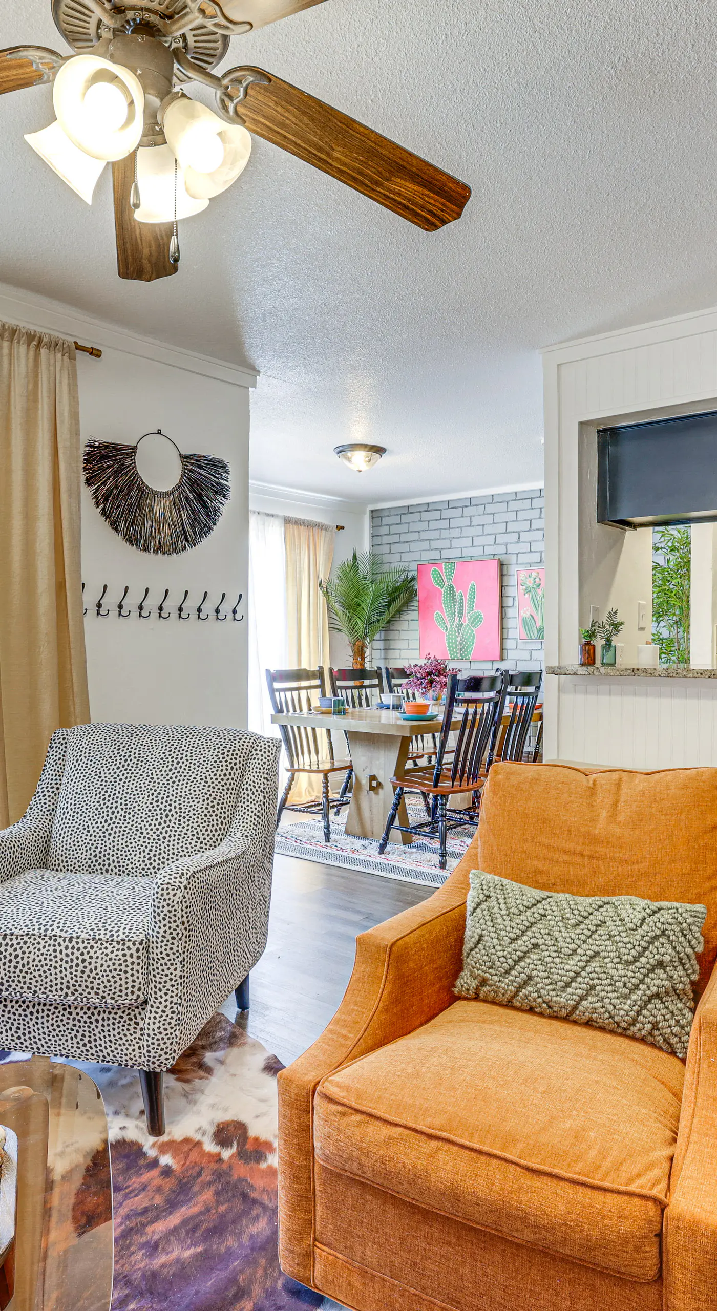 6 Mi to AT&T Stadium! Texan-Themed Townhome