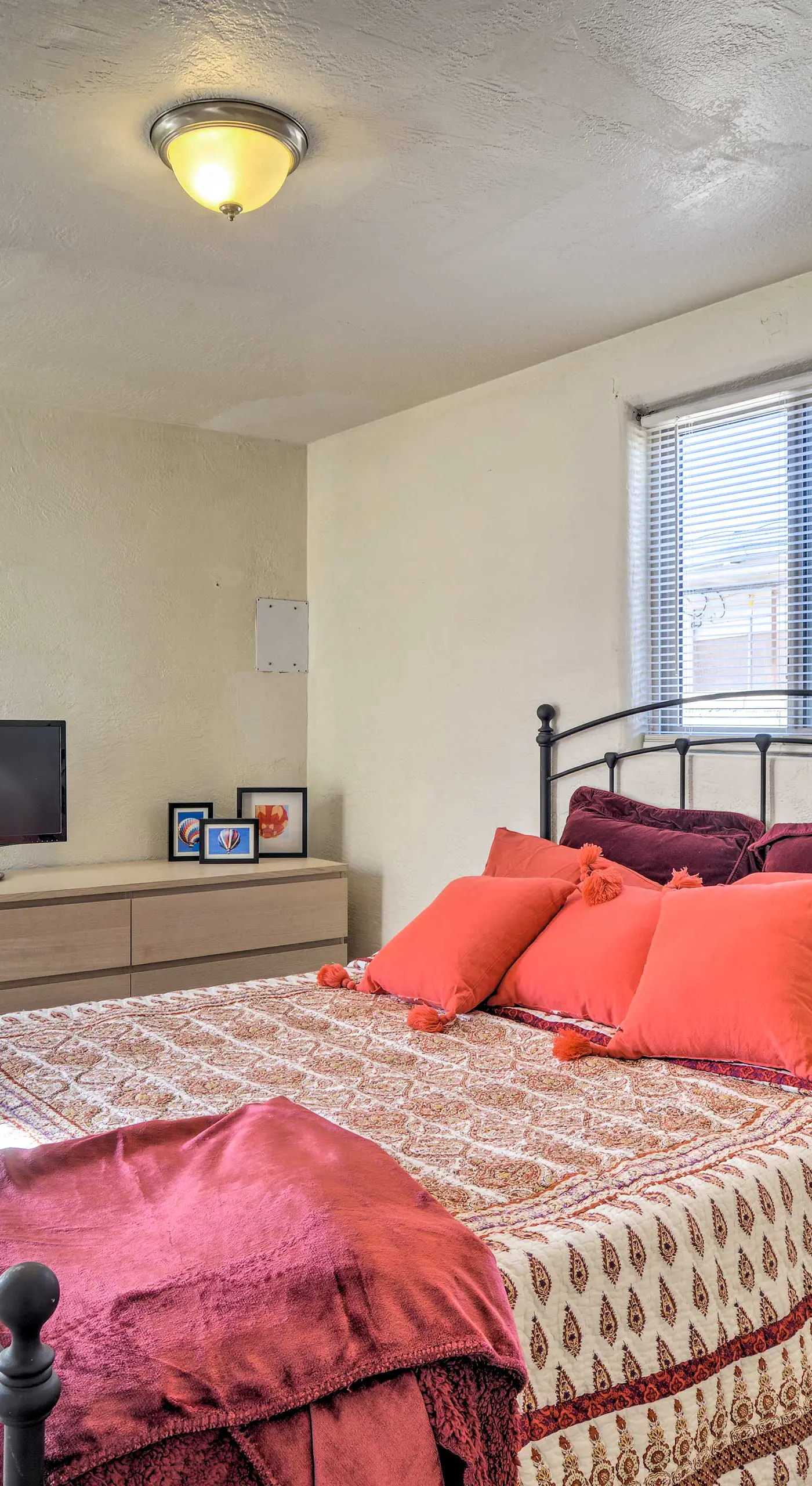 Vibrant ABQ Adobe Den: Mtn Views, Walk to Park!