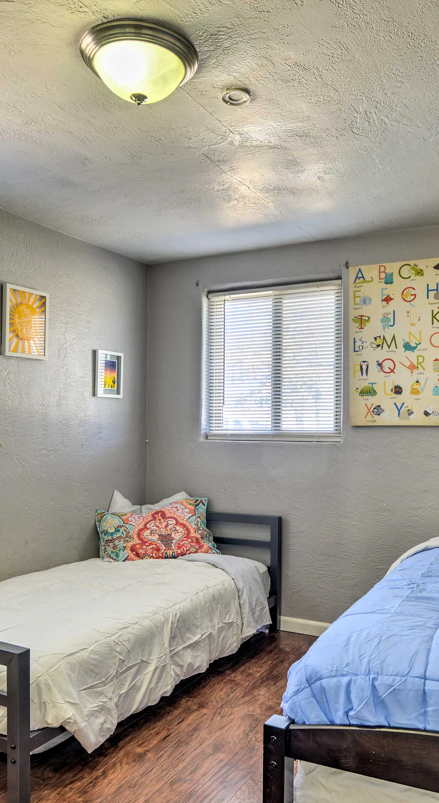 Vibrant ABQ Adobe Den: Mtn Views, Walk to Park!