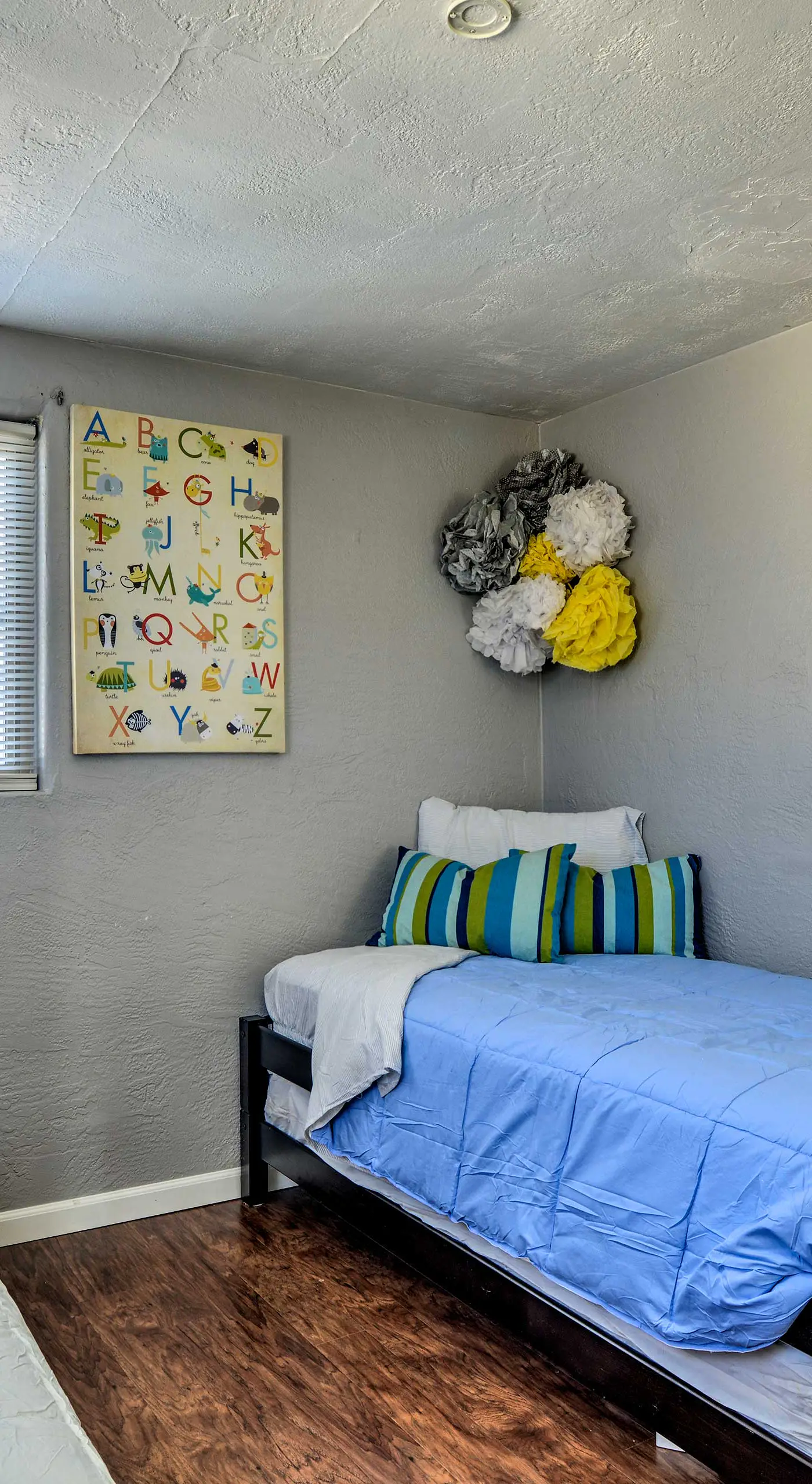 Vibrant ABQ Adobe Den: Mtn Views, Walk to Park!