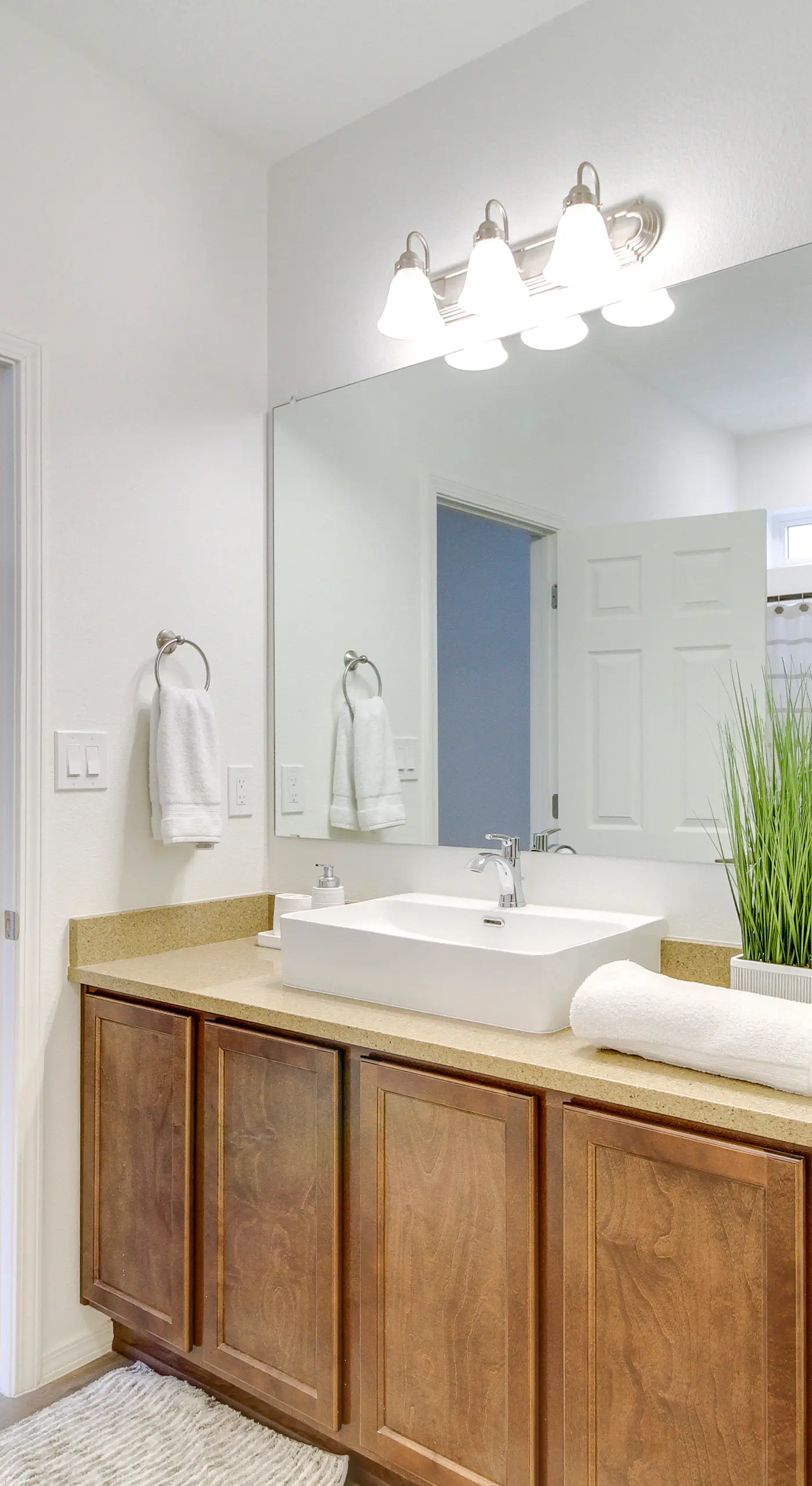 3 Mi to Downtown: WFH-Friendly ABQ Townhome!