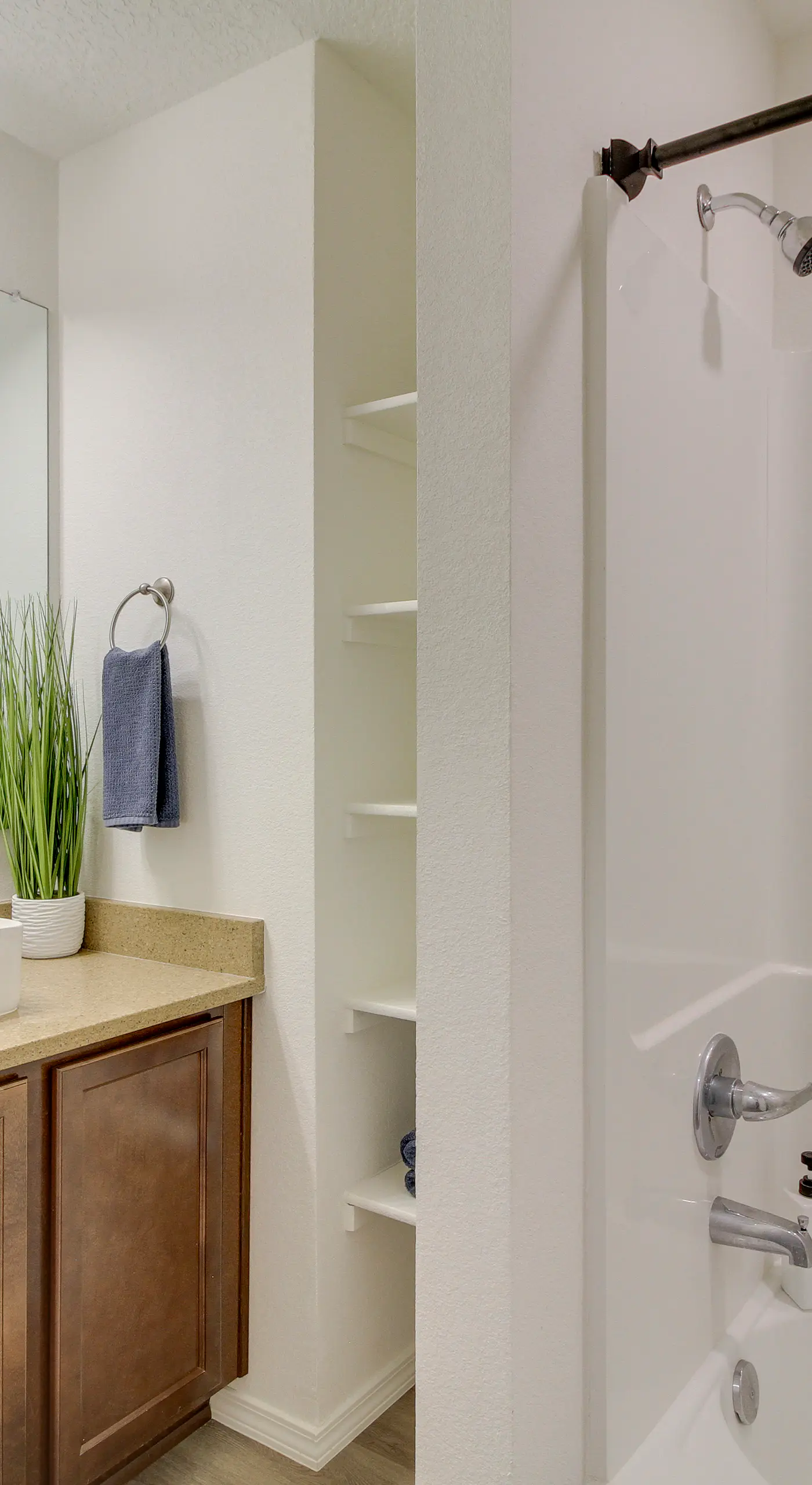 3 Mi to Downtown: WFH-Friendly ABQ Townhome!
