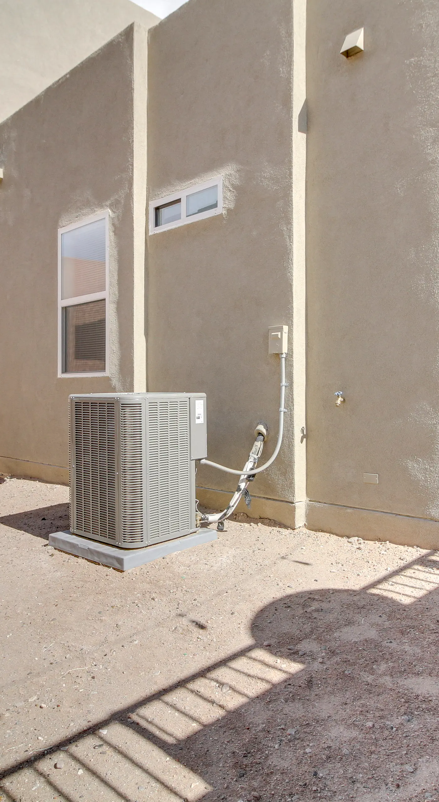 3 Mi to Downtown: WFH-Friendly ABQ Townhome!