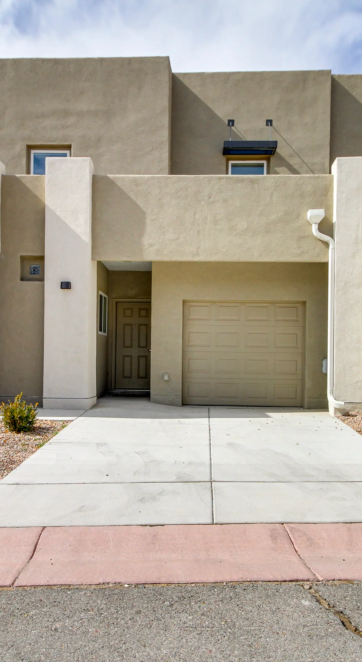 3 Mi to Downtown: WFH-Friendly ABQ Townhome!