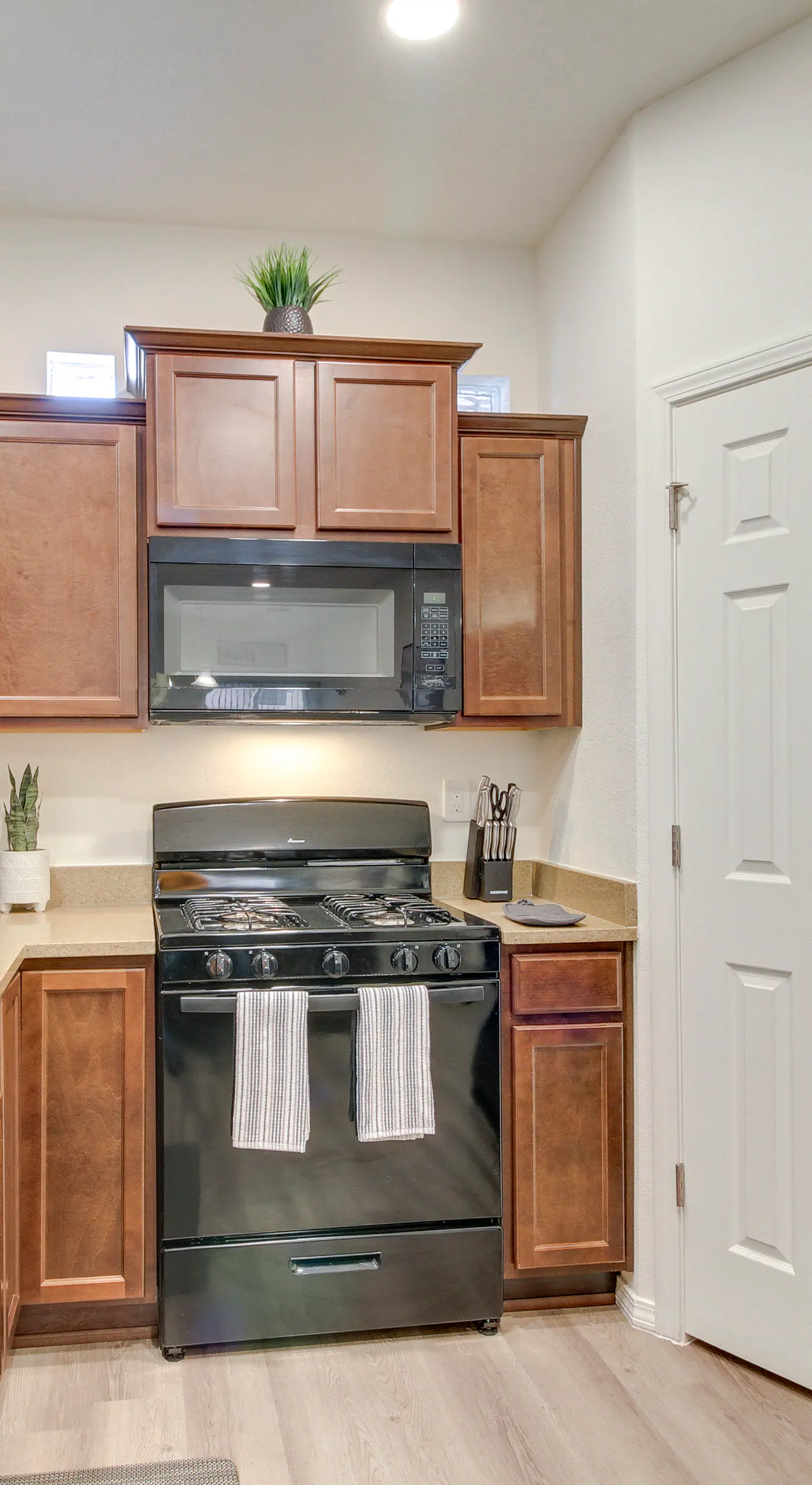 3 Mi to Downtown: WFH-Friendly ABQ Townhome!