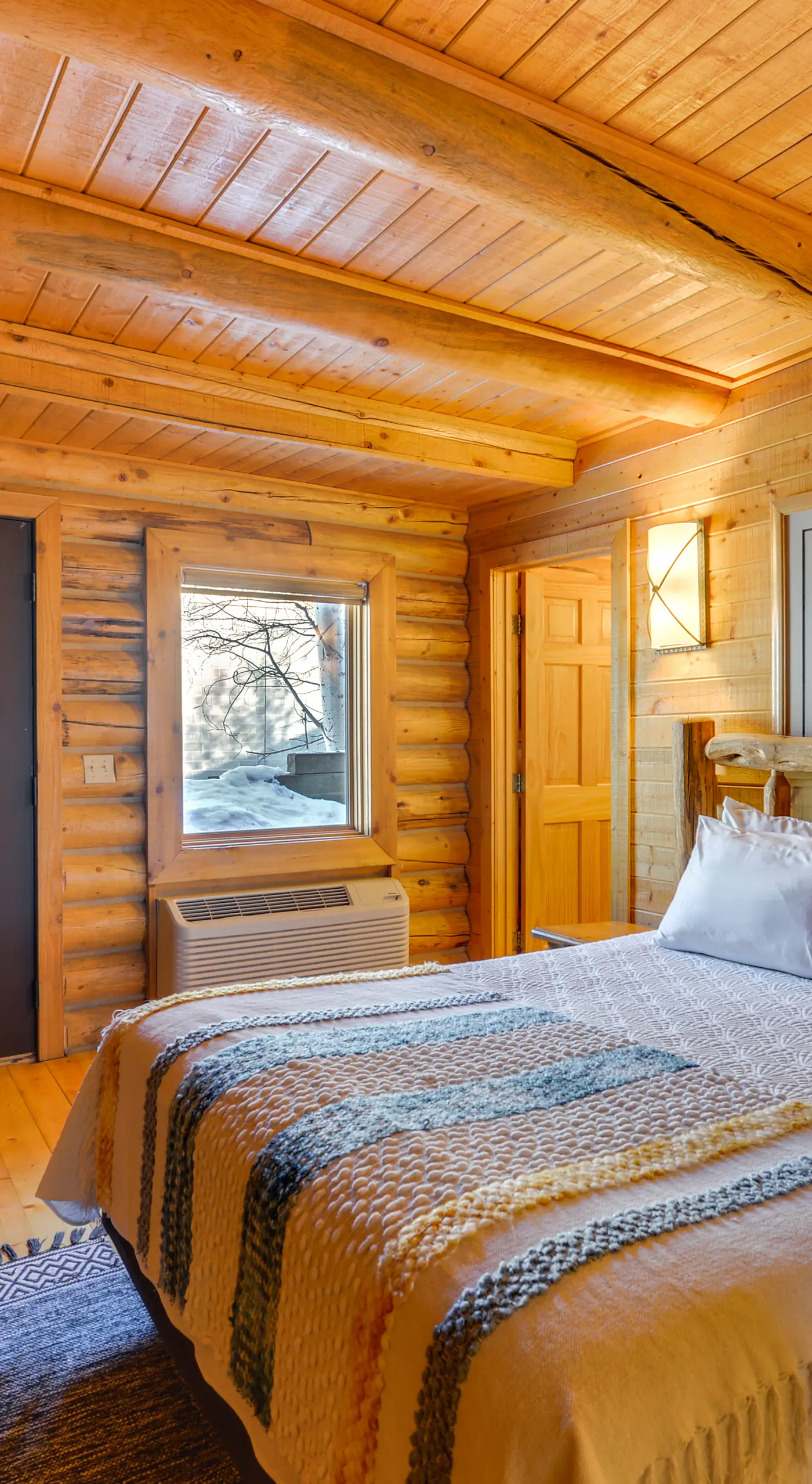 Jackson Condo w/ Fireplace < Half Mi to Snow King!