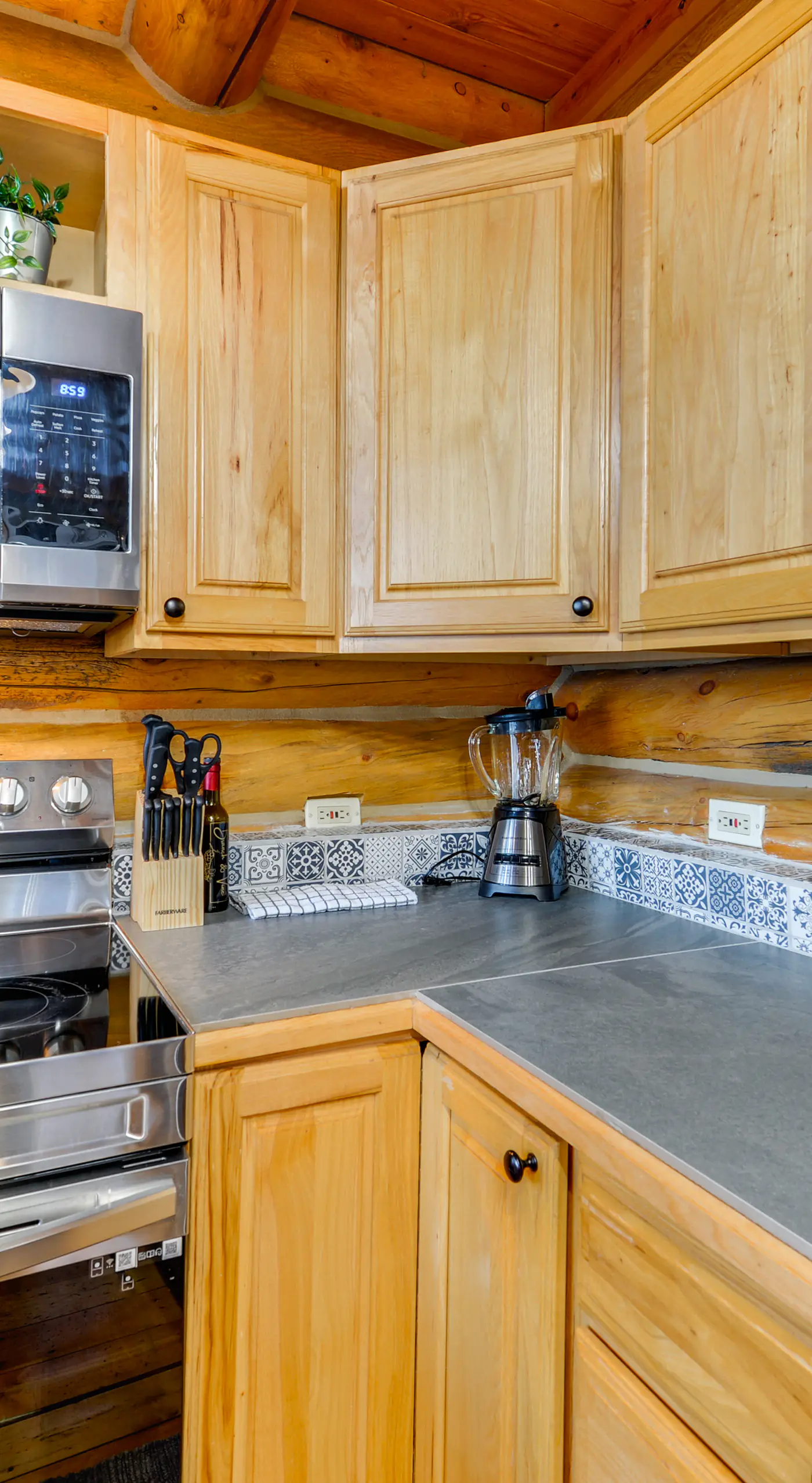 Jackson Condo w/ Fireplace < Half Mi to Snow King!