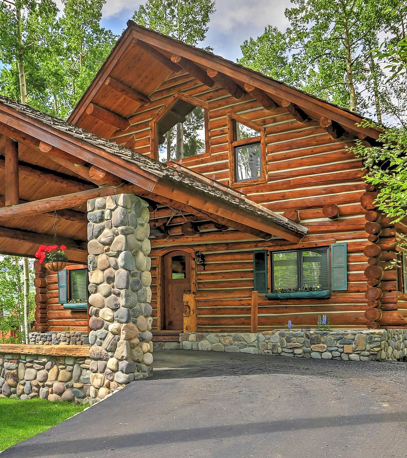 Ski-In/Ski-Out Telluride Home w/ Deck & Hot Tub!