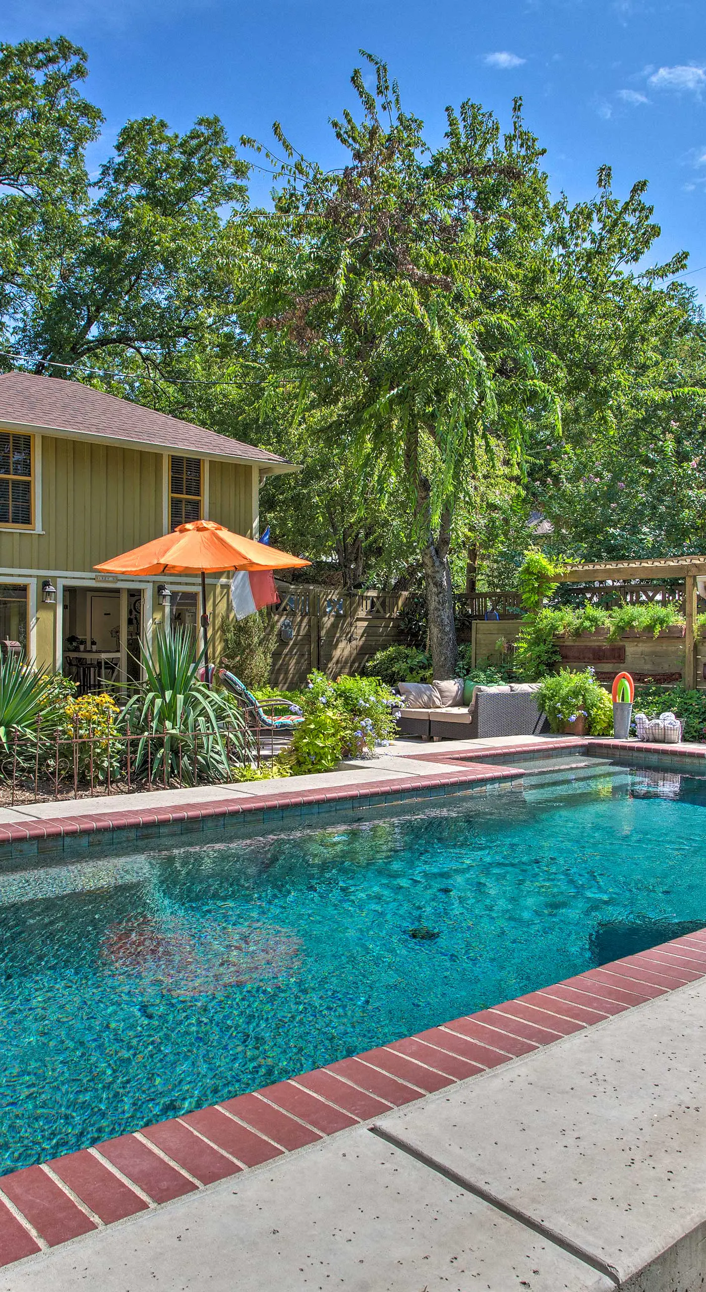 4 Mi to Dtwn! Fort Worth Cottage w/ Shared Pool