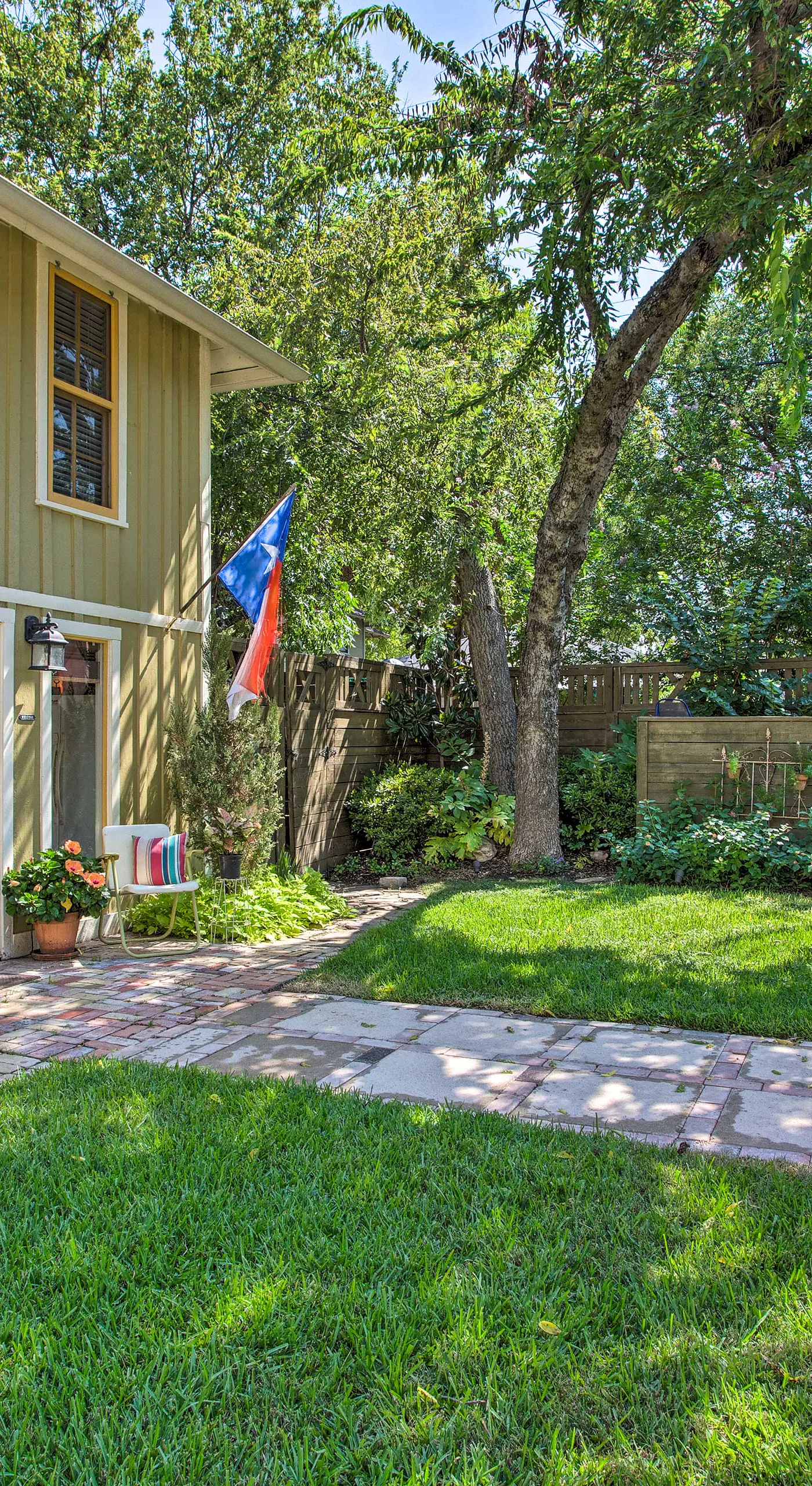 4 Mi to Dtwn! Fort Worth Cottage w/ Shared Pool