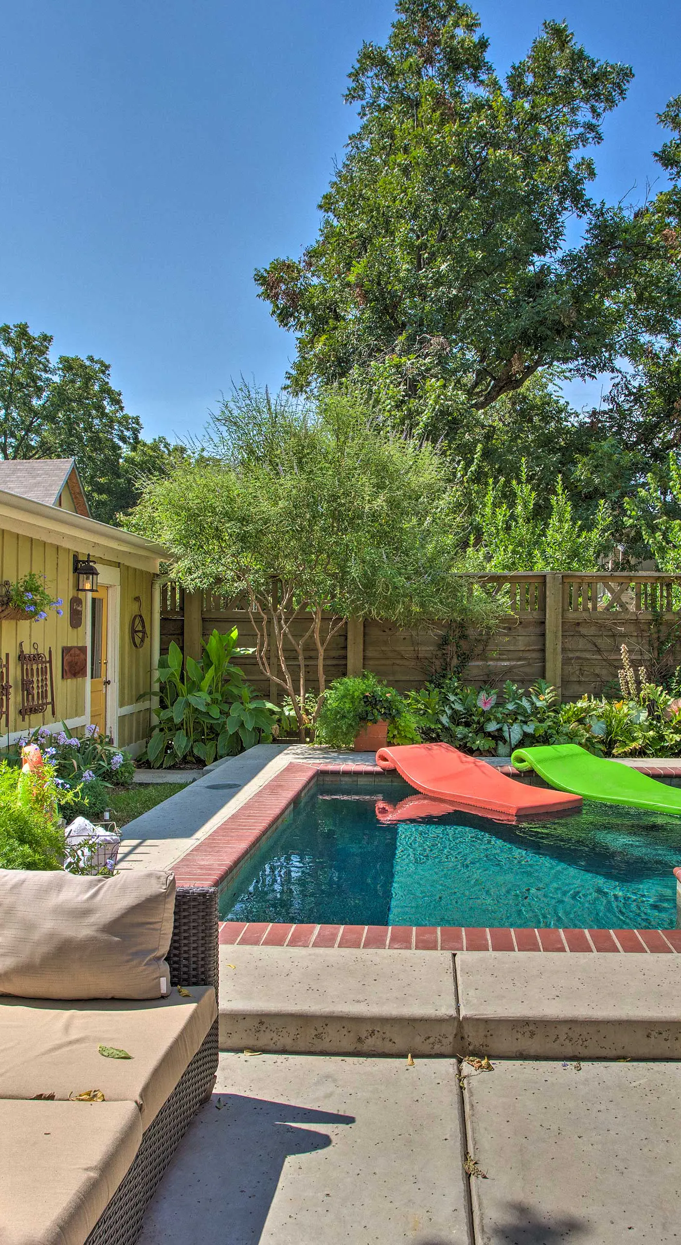 4 Mi to Dtwn! Fort Worth Cottage w/ Shared Pool