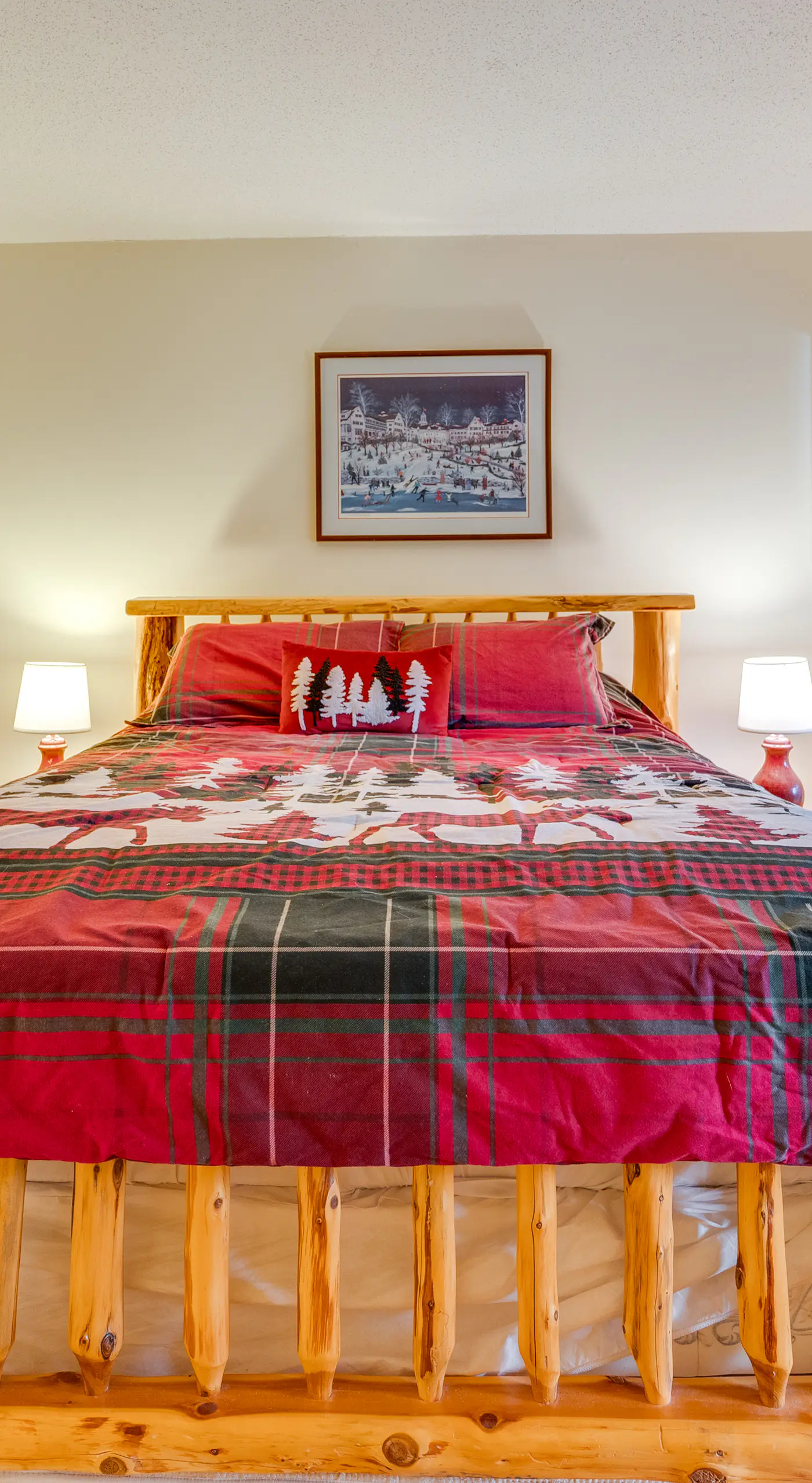 Cozy Bretton Woods Ski-In/Ski-Out Condo w/ Deck!