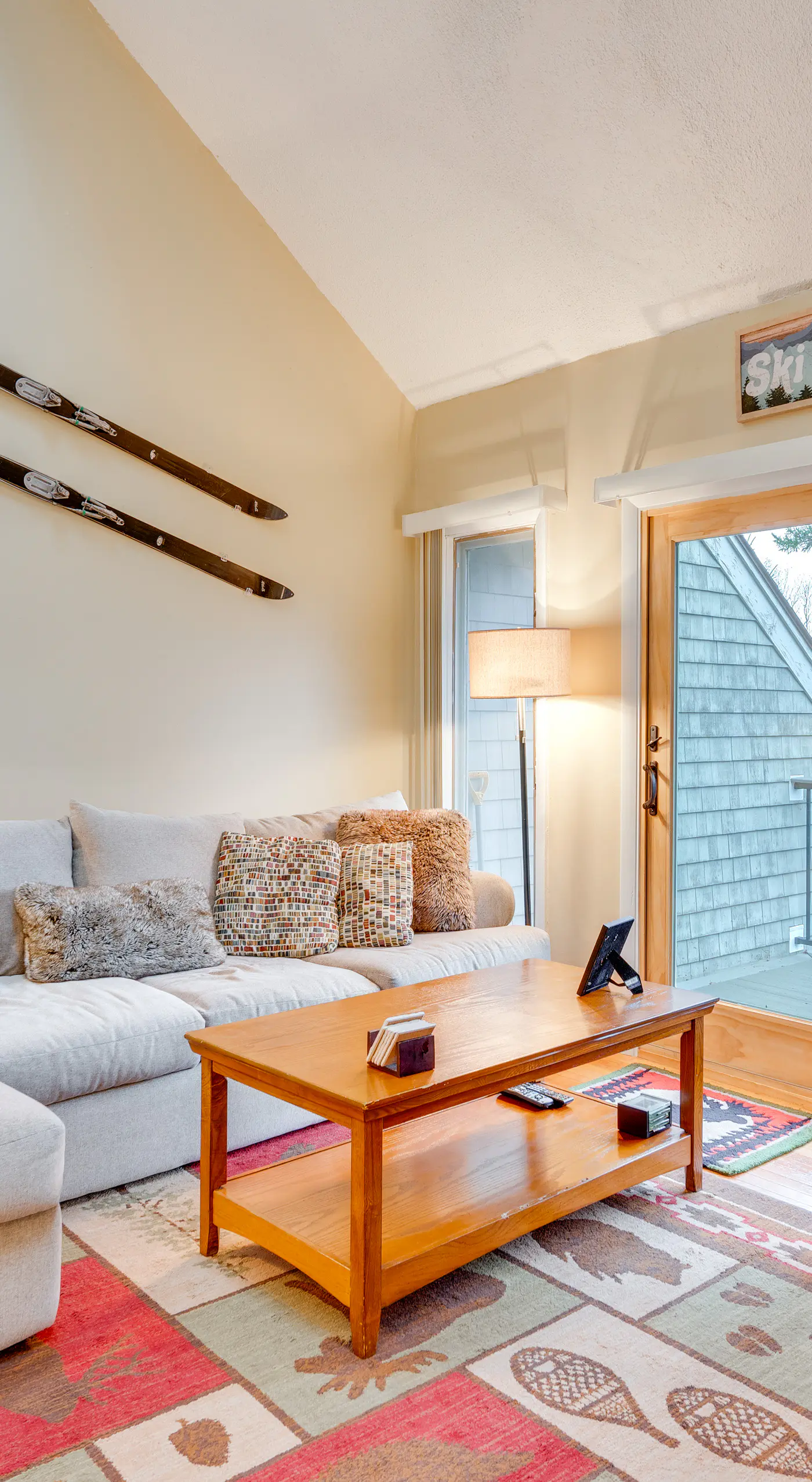 Cozy Bretton Woods Ski-In/Ski-Out Condo w/ Deck!