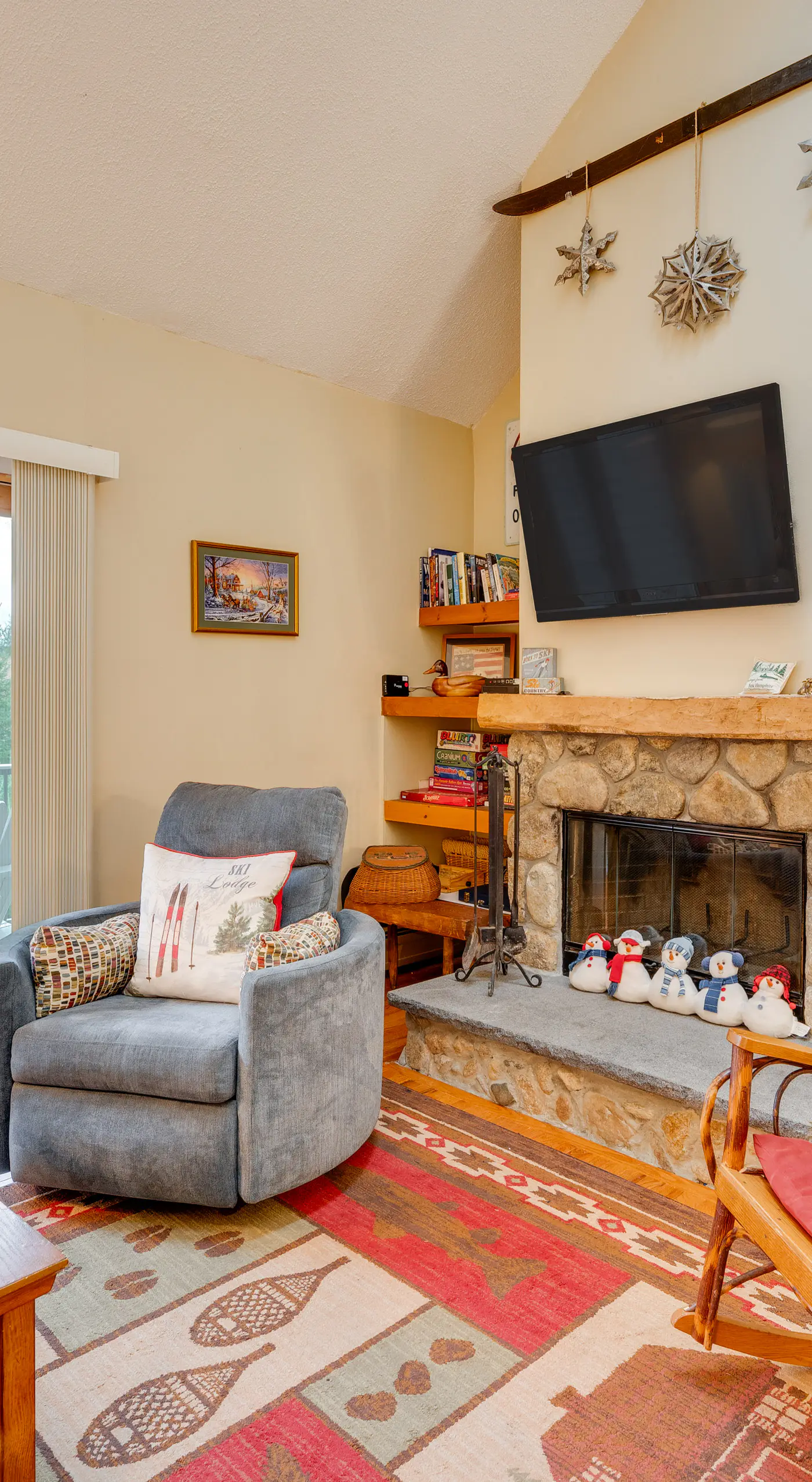 Cozy Bretton Woods Ski-In/Ski-Out Condo w/ Deck!