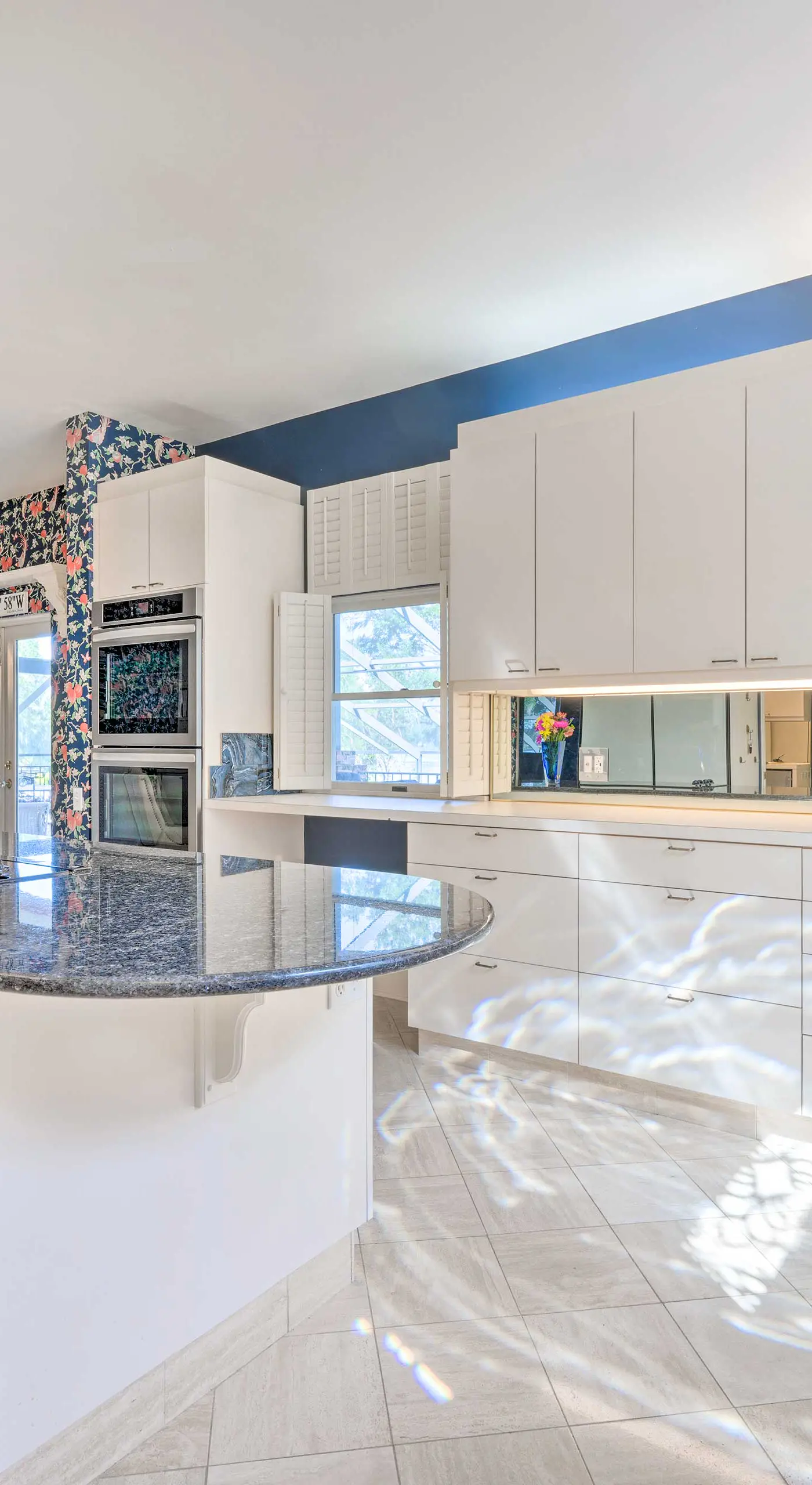 Lanai & Pool: Elegant Villa in Winter Haven!