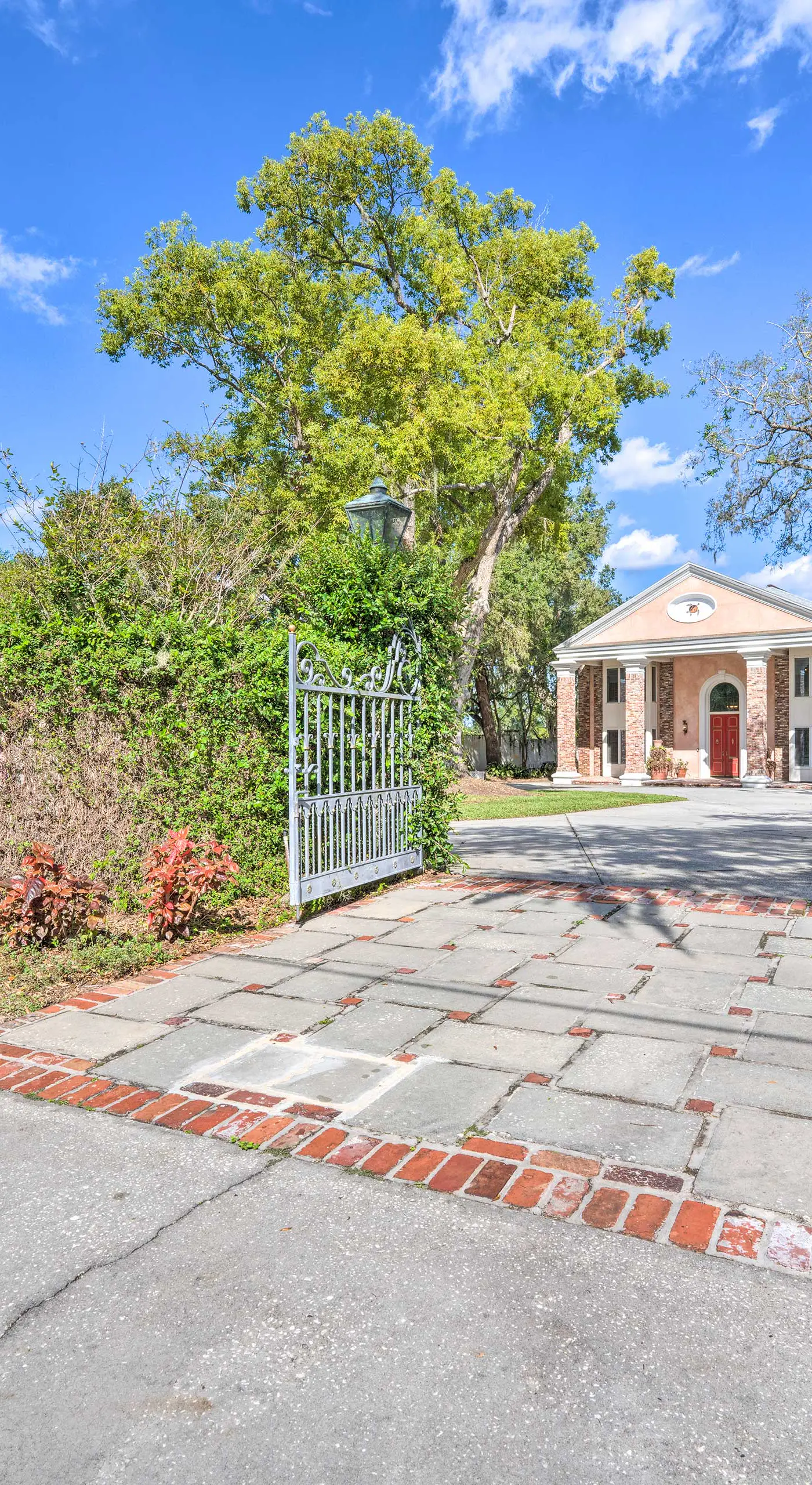 Lanai & Pool: Elegant Villa in Winter Haven!