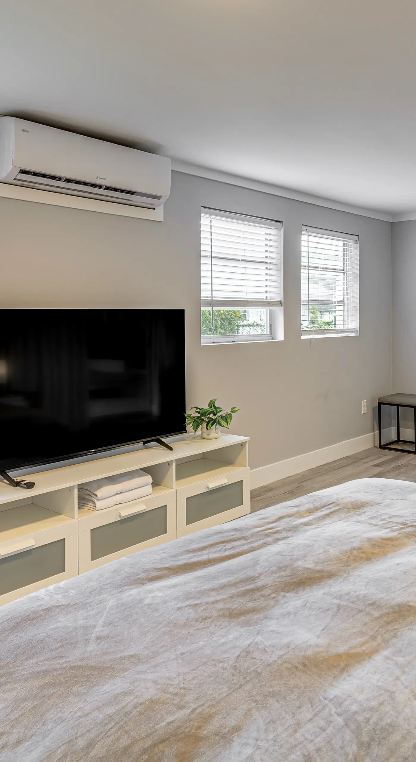 Legoland & Lakes Pool Home | Pet Friendly