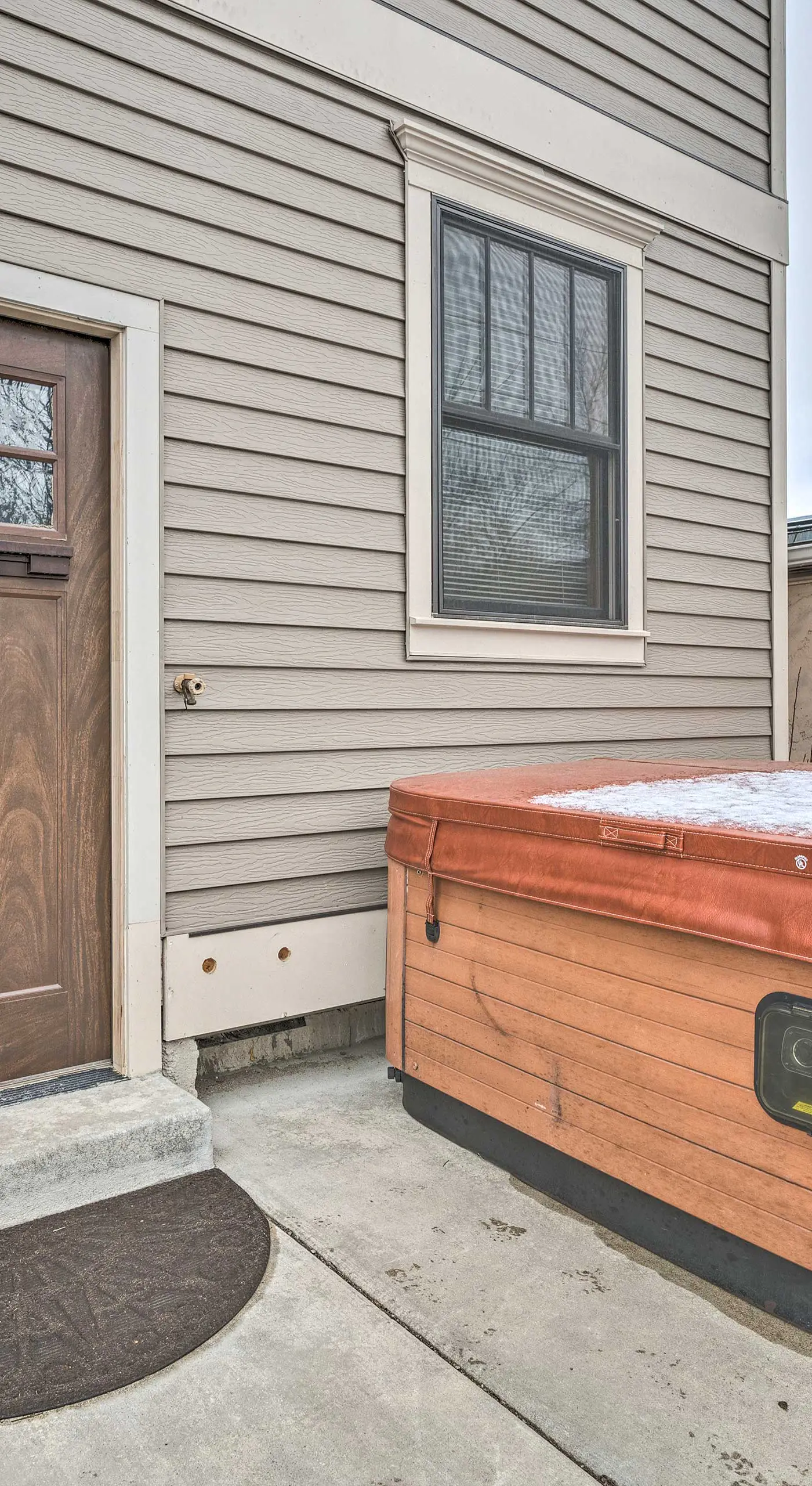 Updated Townhome w/ Hot Tub - Walk to Downtown!
