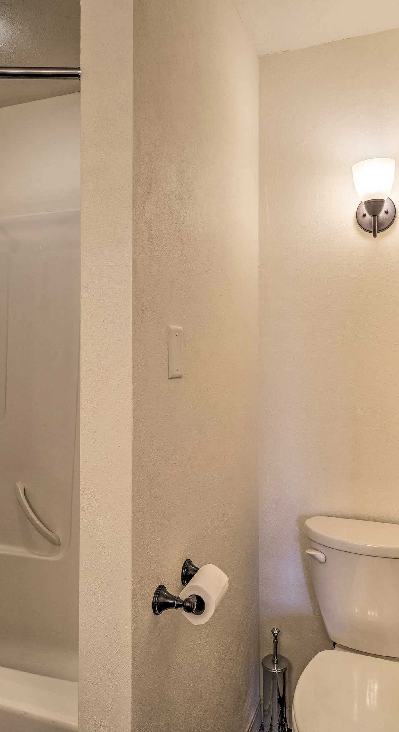 Updated Townhome w/ Hot Tub - Walk to Downtown!