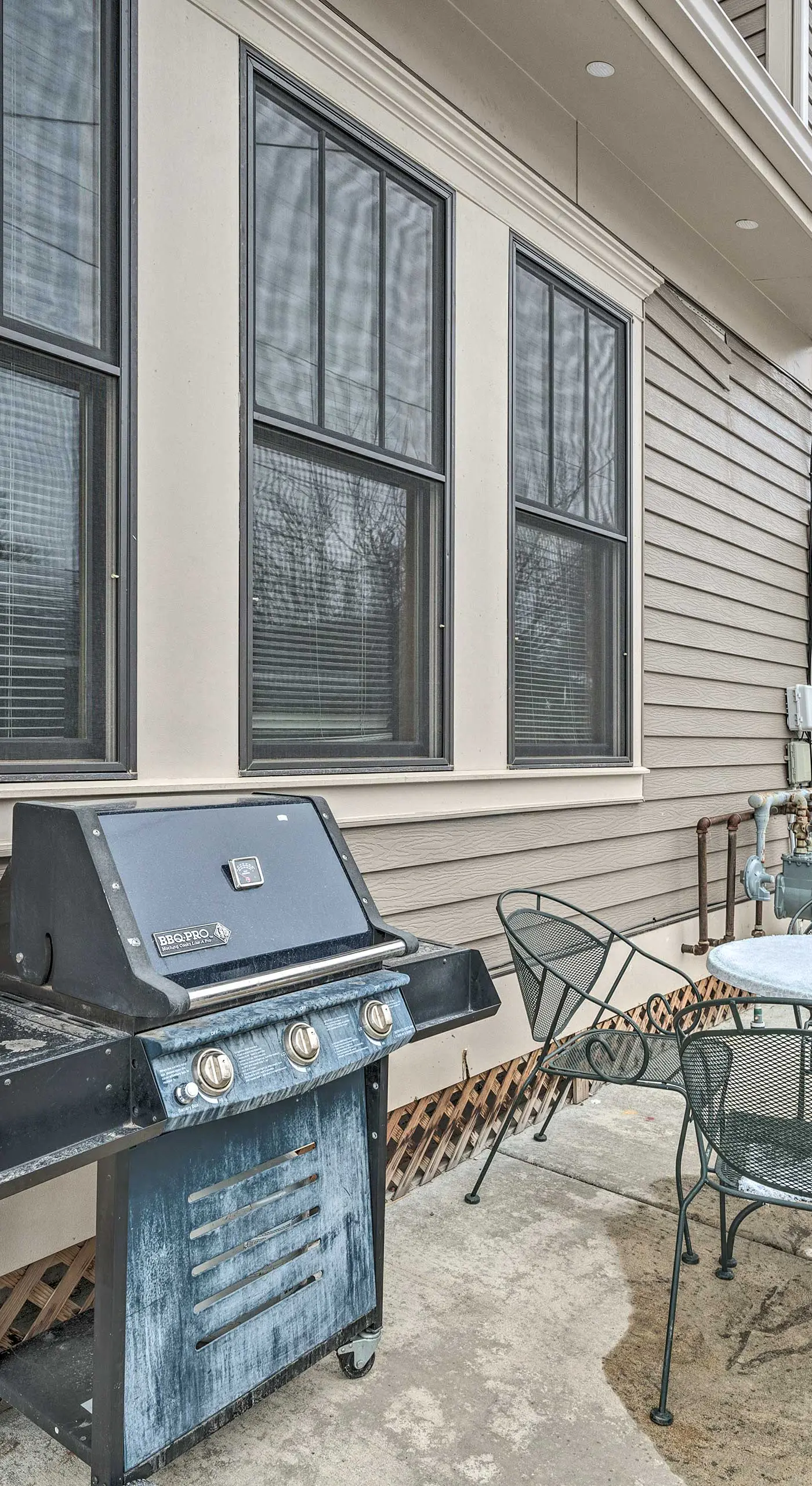 Updated Townhome w/ Hot Tub - Walk to Downtown!