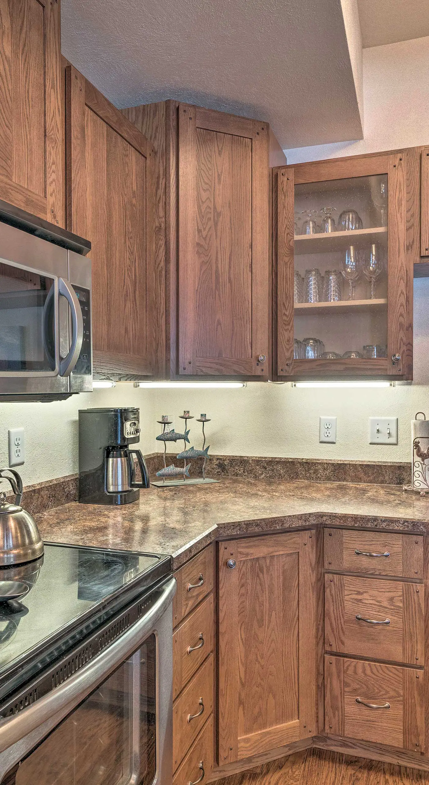 Updated Townhome w/ Hot Tub - Walk to Downtown!