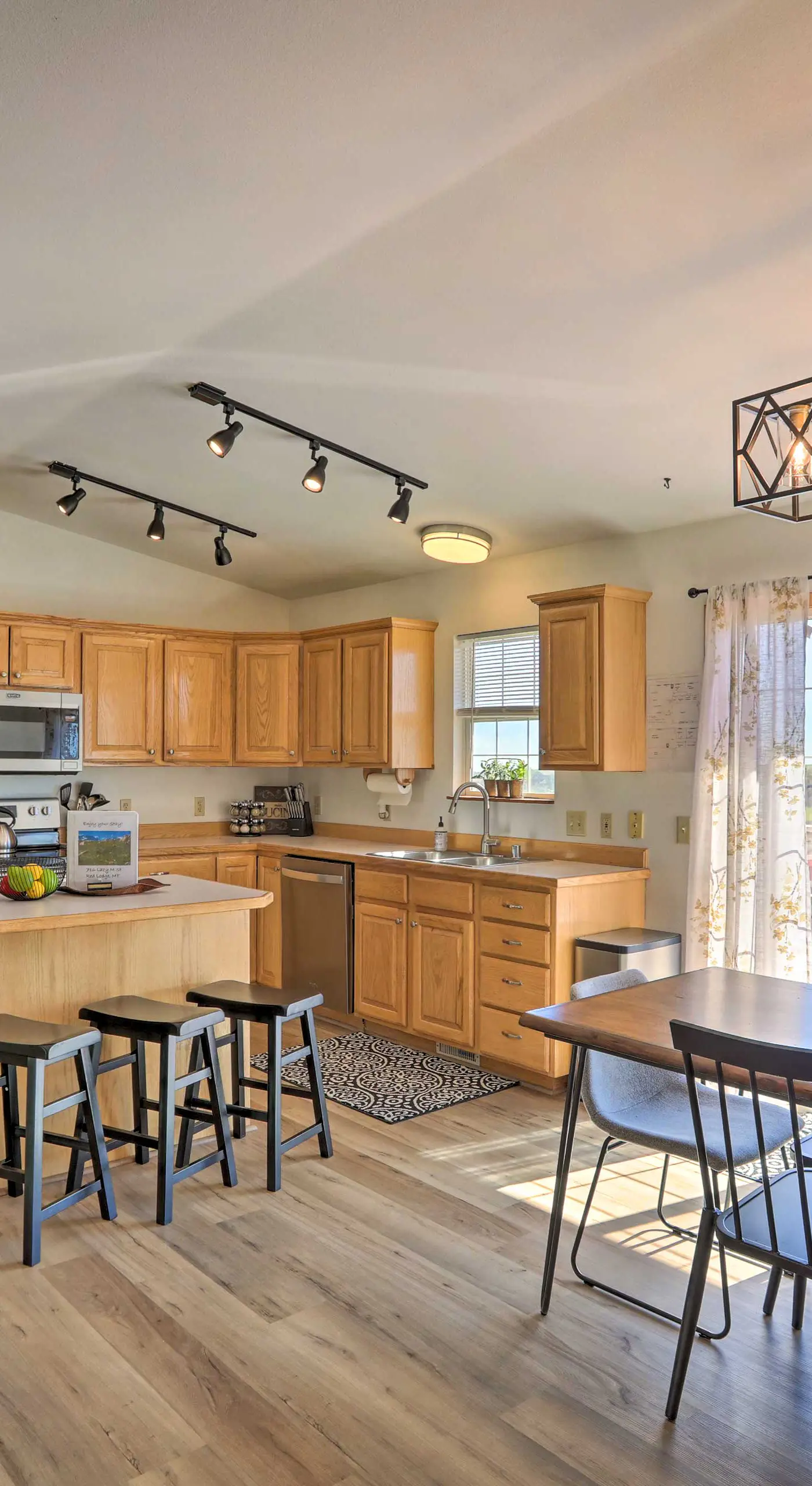 Red Lodge Townhome w/ Hot Tub & Mountain Views!