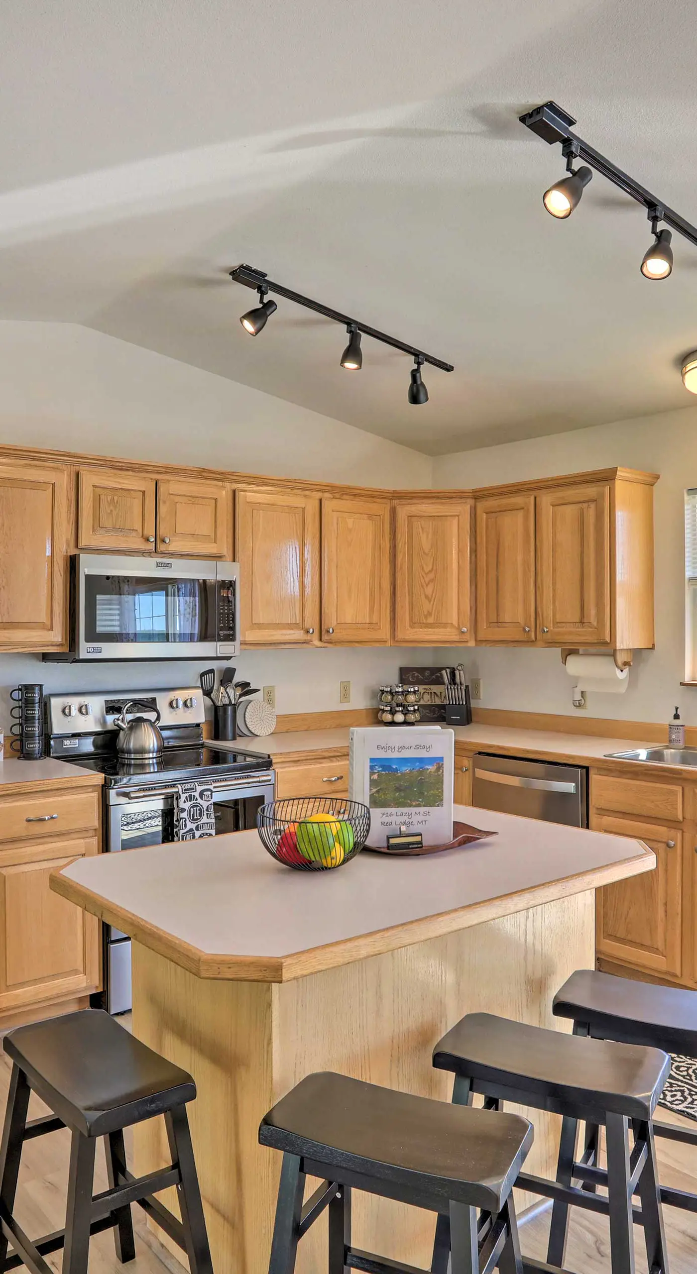 Red Lodge Townhome w/ Hot Tub & Mountain Views!