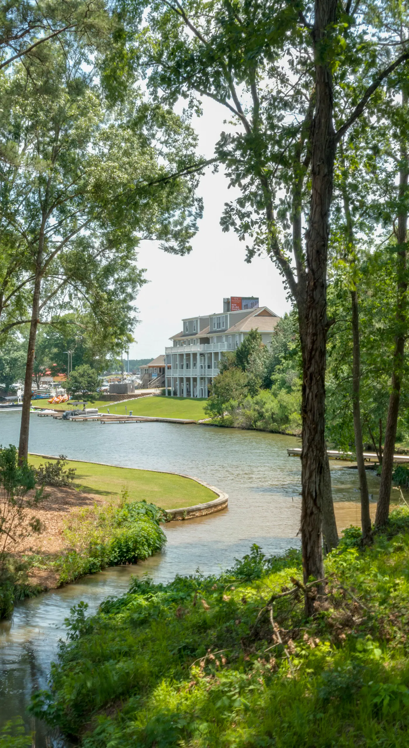 Lake Oconee Abode w/ Patio, Grill & Fire Pit Table