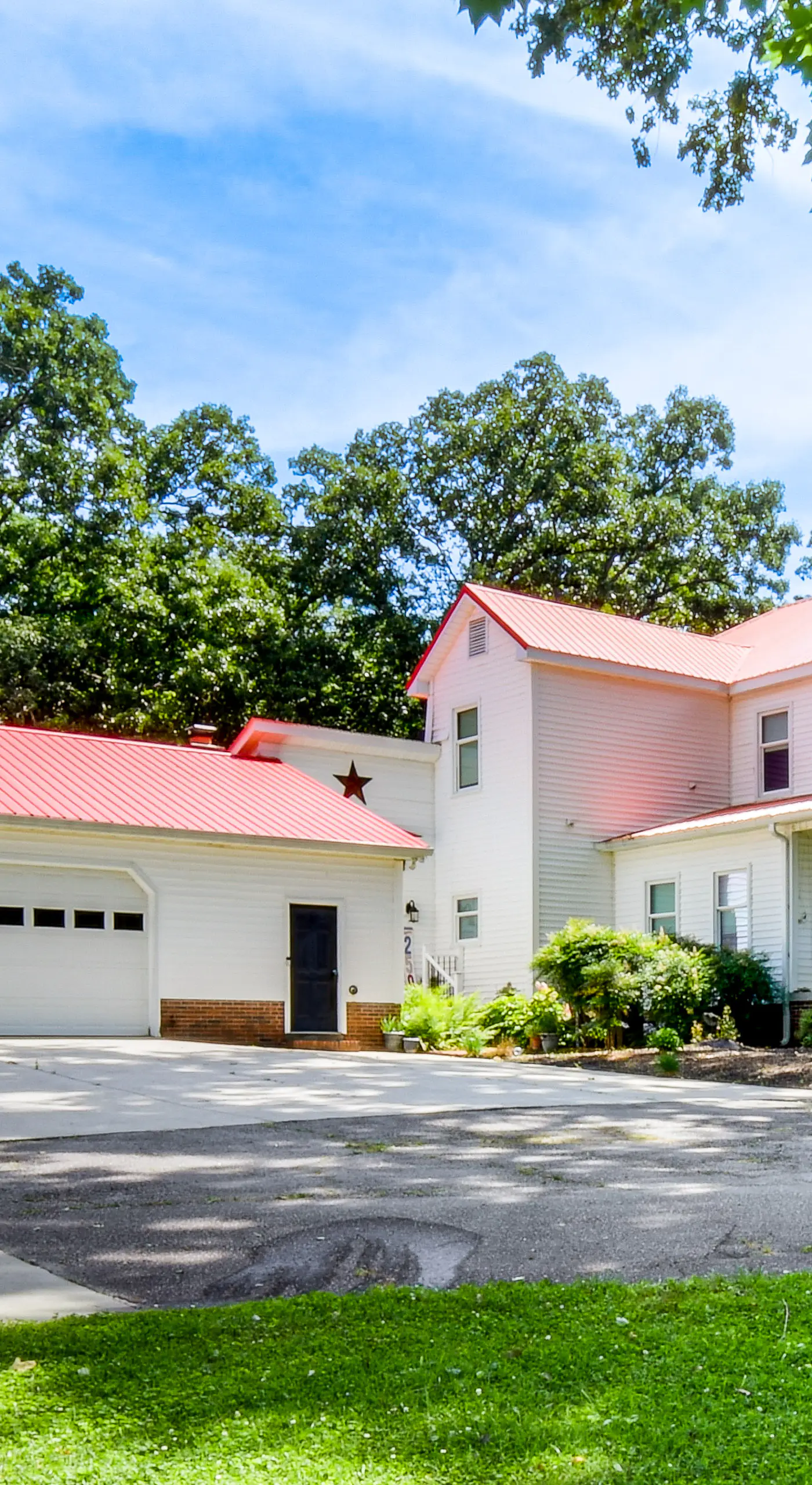 Historic Farmhouse: Memorable Moments Near Clemson