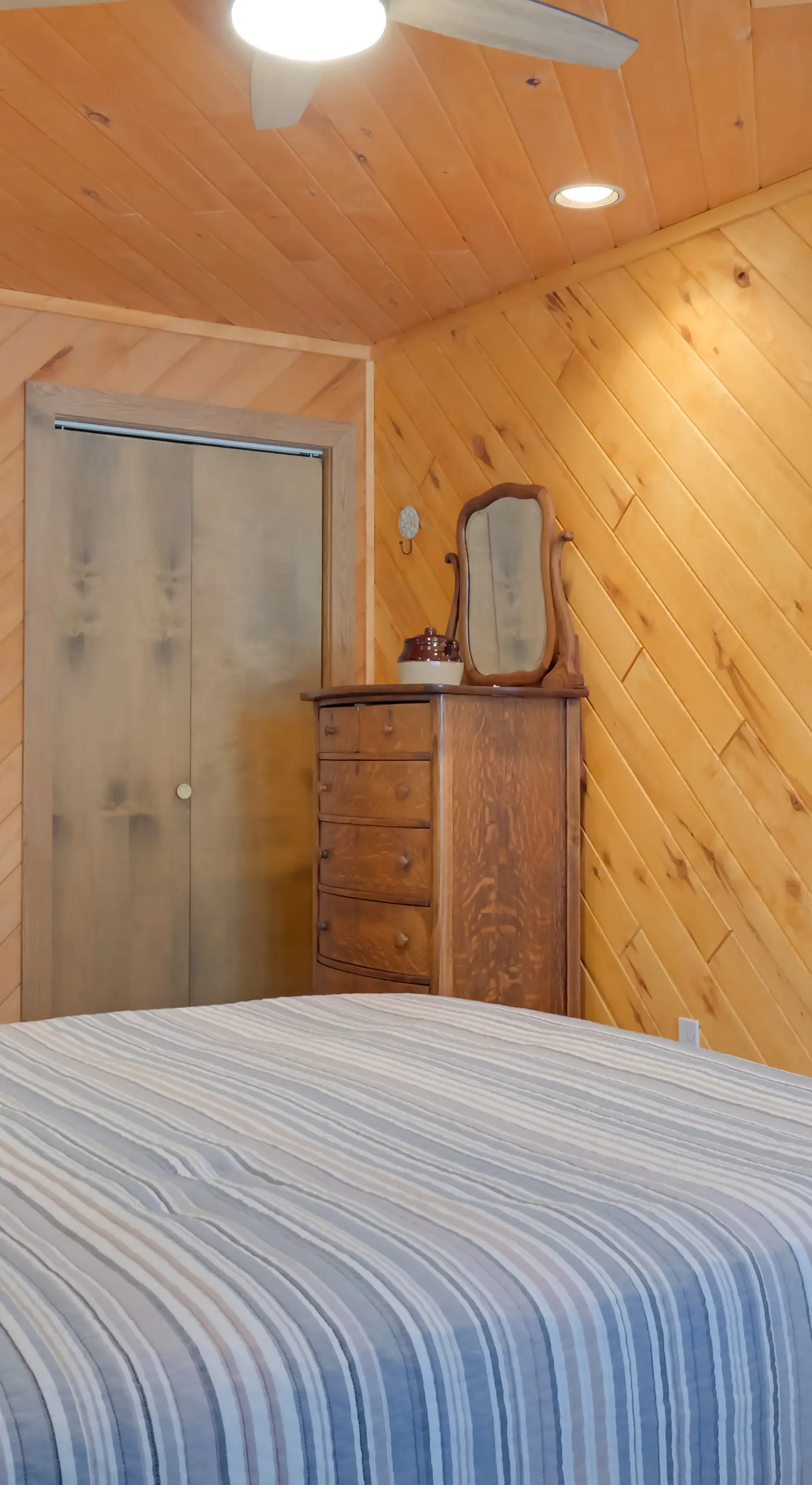 Lakeside Retreat in Hayward: Pet Friendly!