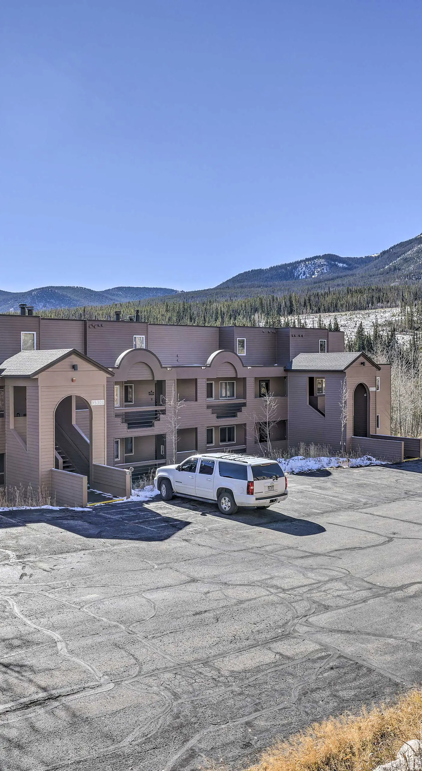 Condo w/ Views & Hot Tub Access in Silverthorne!