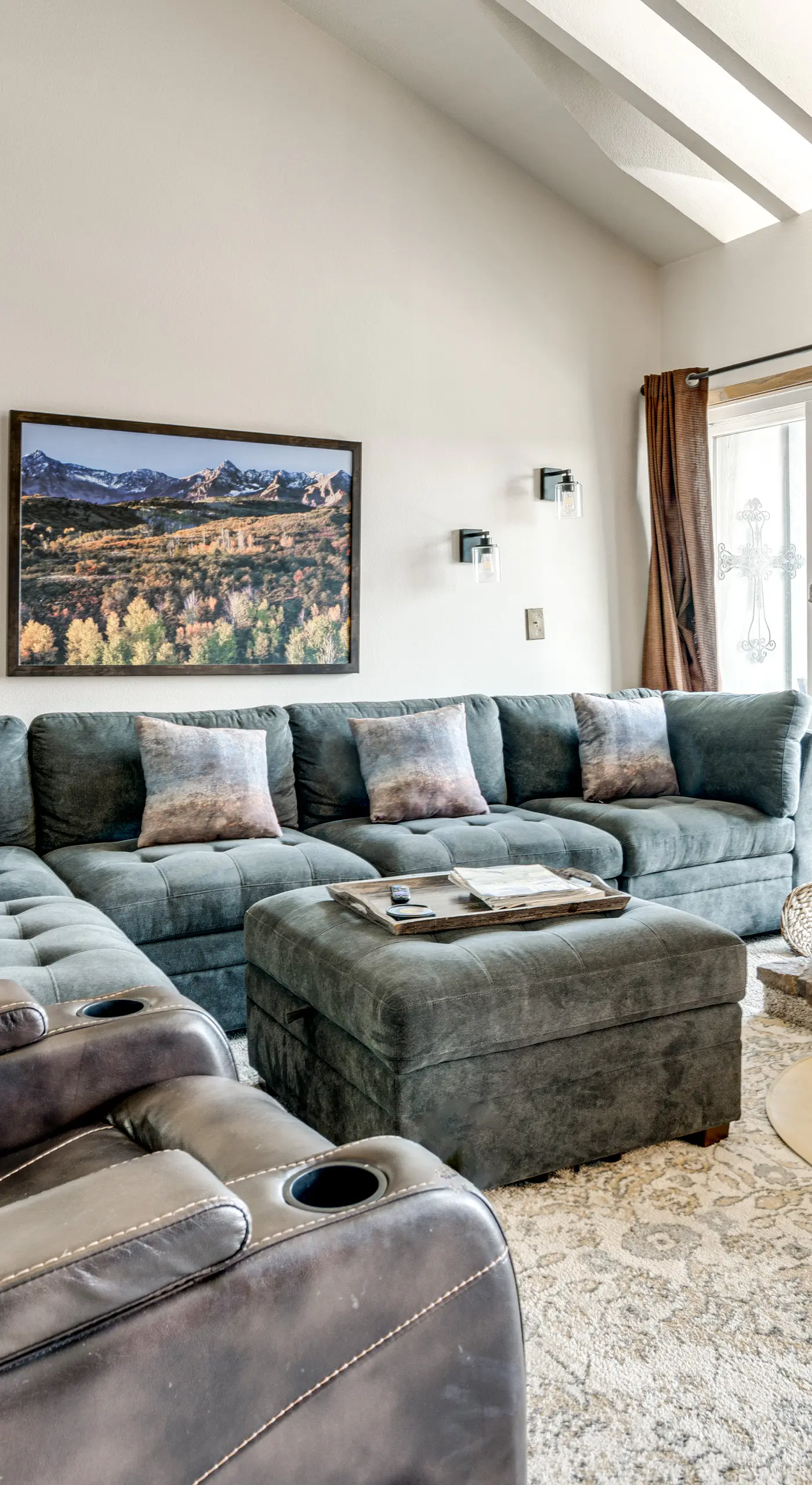 Cozy Condo w/ Balcony & Mtn View in Silverthorne!