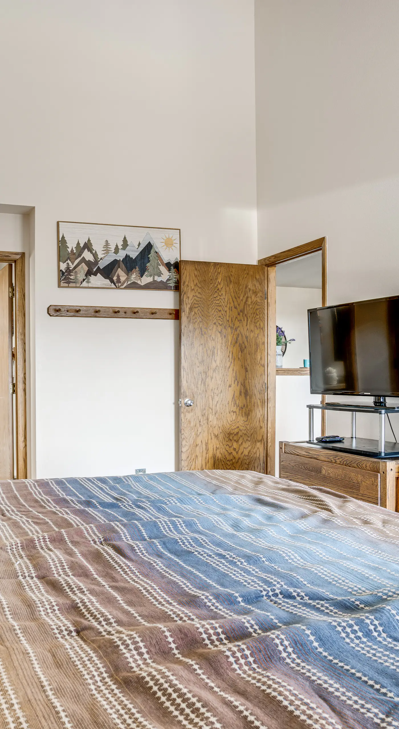 Cozy Condo w/ Balcony & Mtn View in Silverthorne!