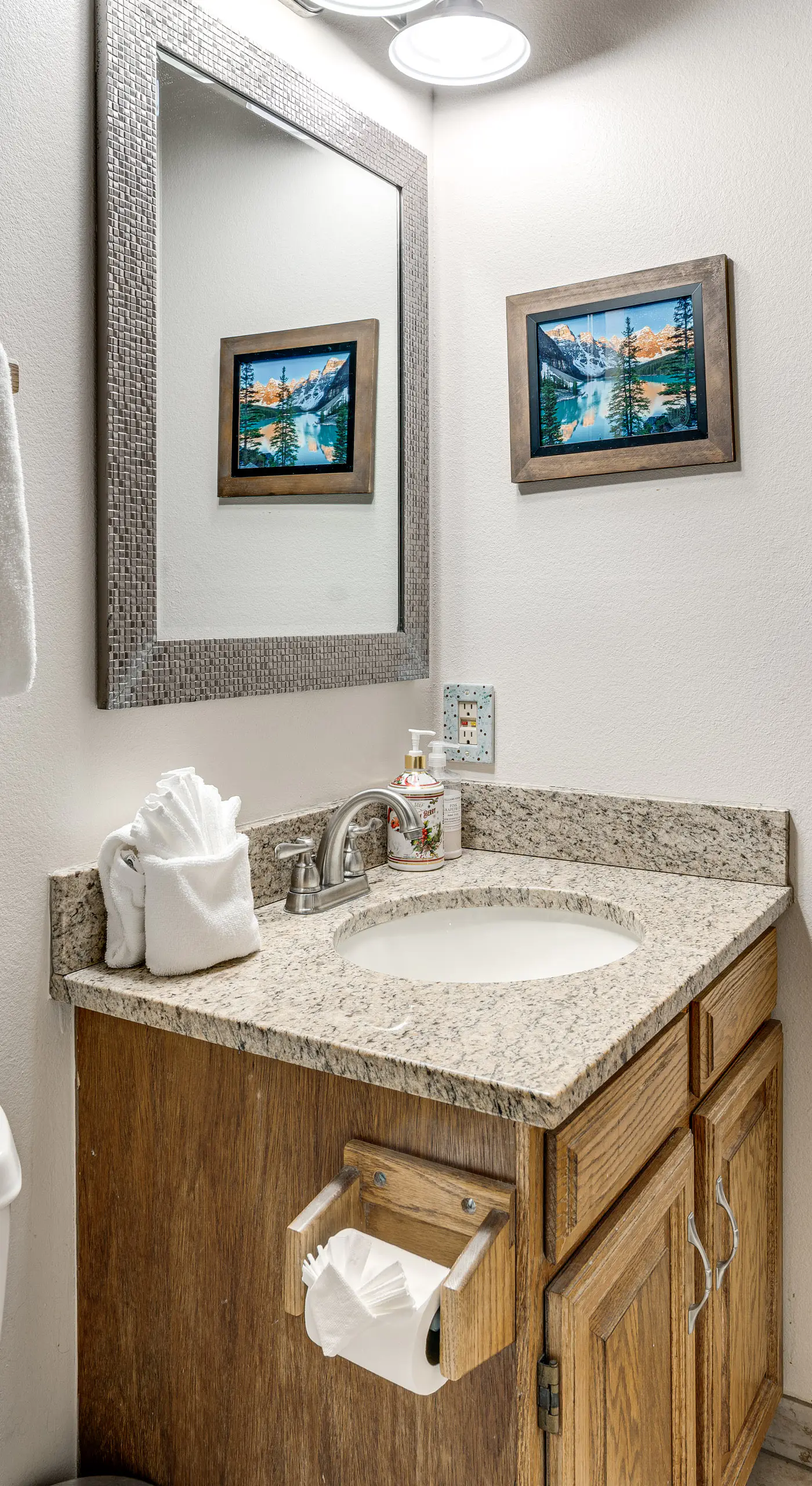 Cozy Condo w/ Balcony & Mtn View in Silverthorne!