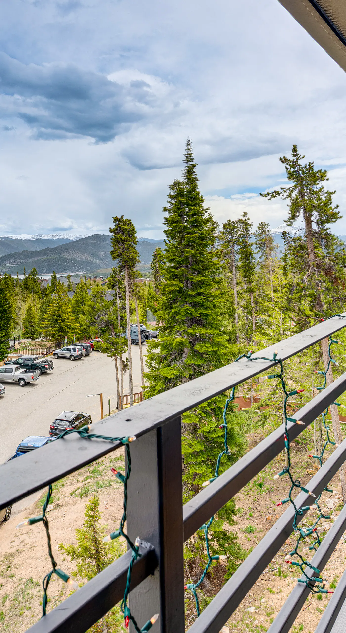 Cozy Condo w/ Balcony & Mtn View in Silverthorne!