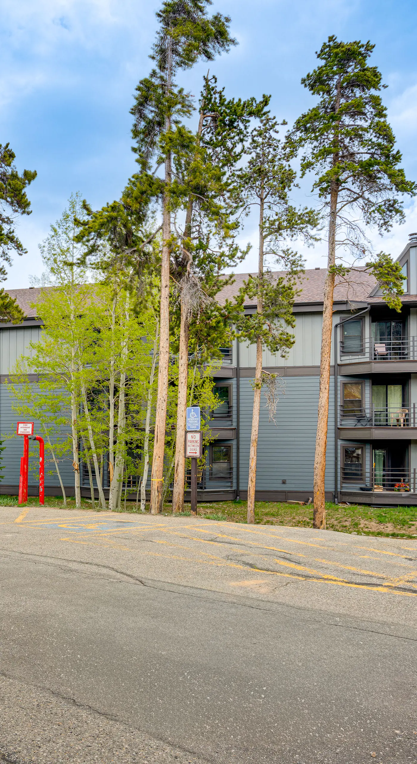 Cozy Condo w/ Balcony & Mtn View in Silverthorne!