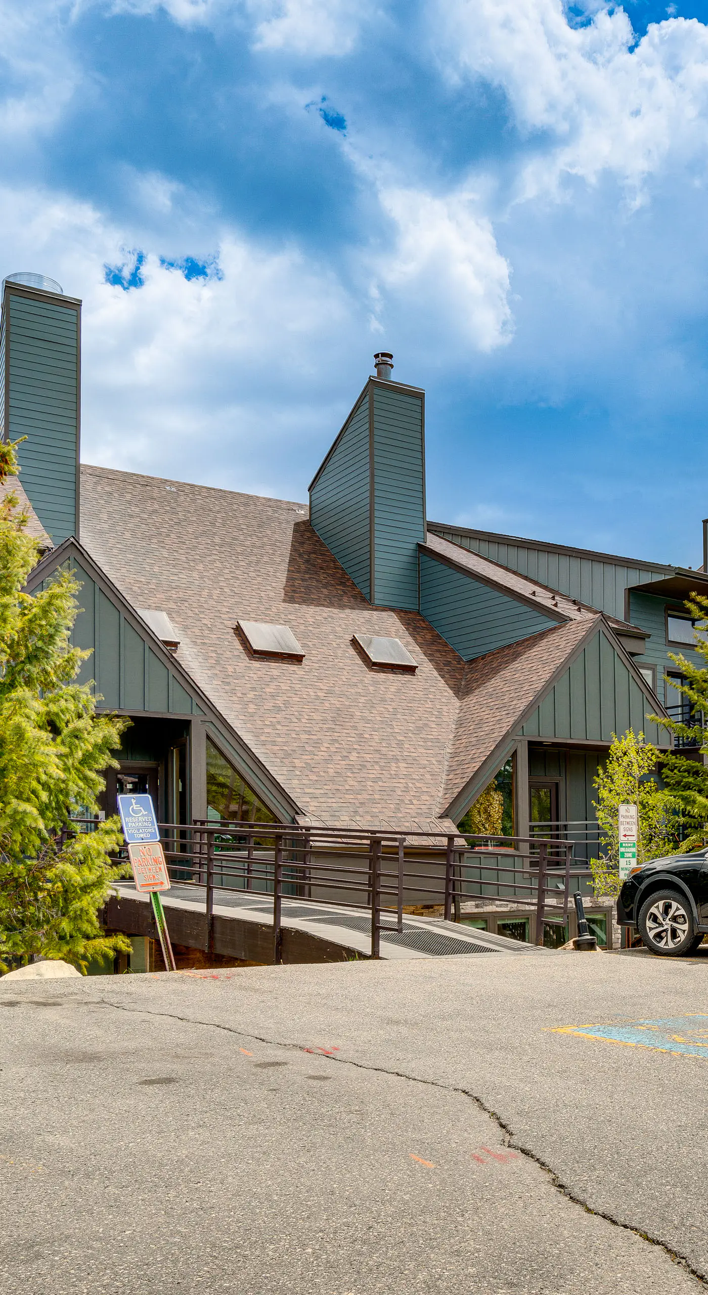 Cozy Condo w/ Balcony & Mtn View in Silverthorne!