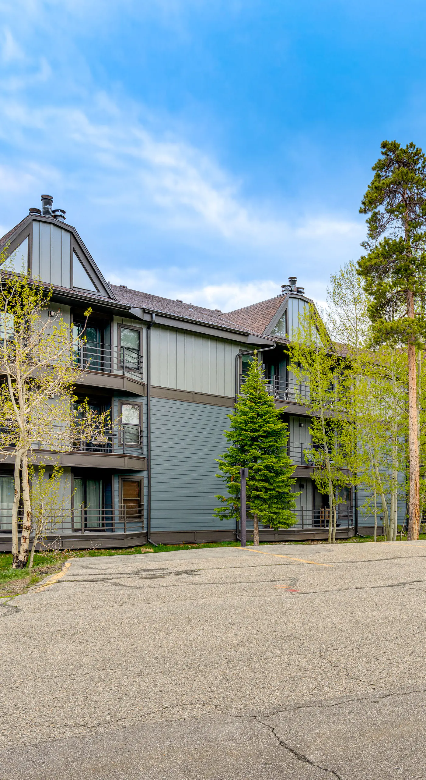 Cozy Condo w/ Balcony & Mtn View in Silverthorne!