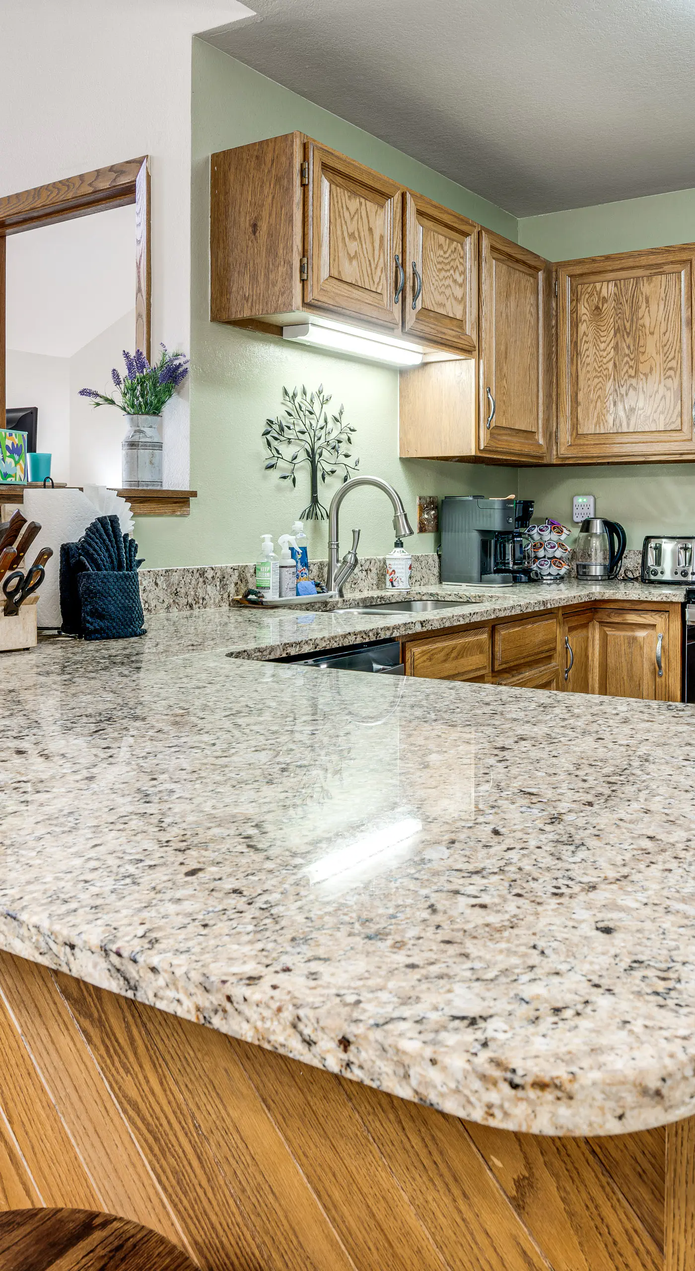 Cozy Condo w/ Balcony & Mtn View in Silverthorne!