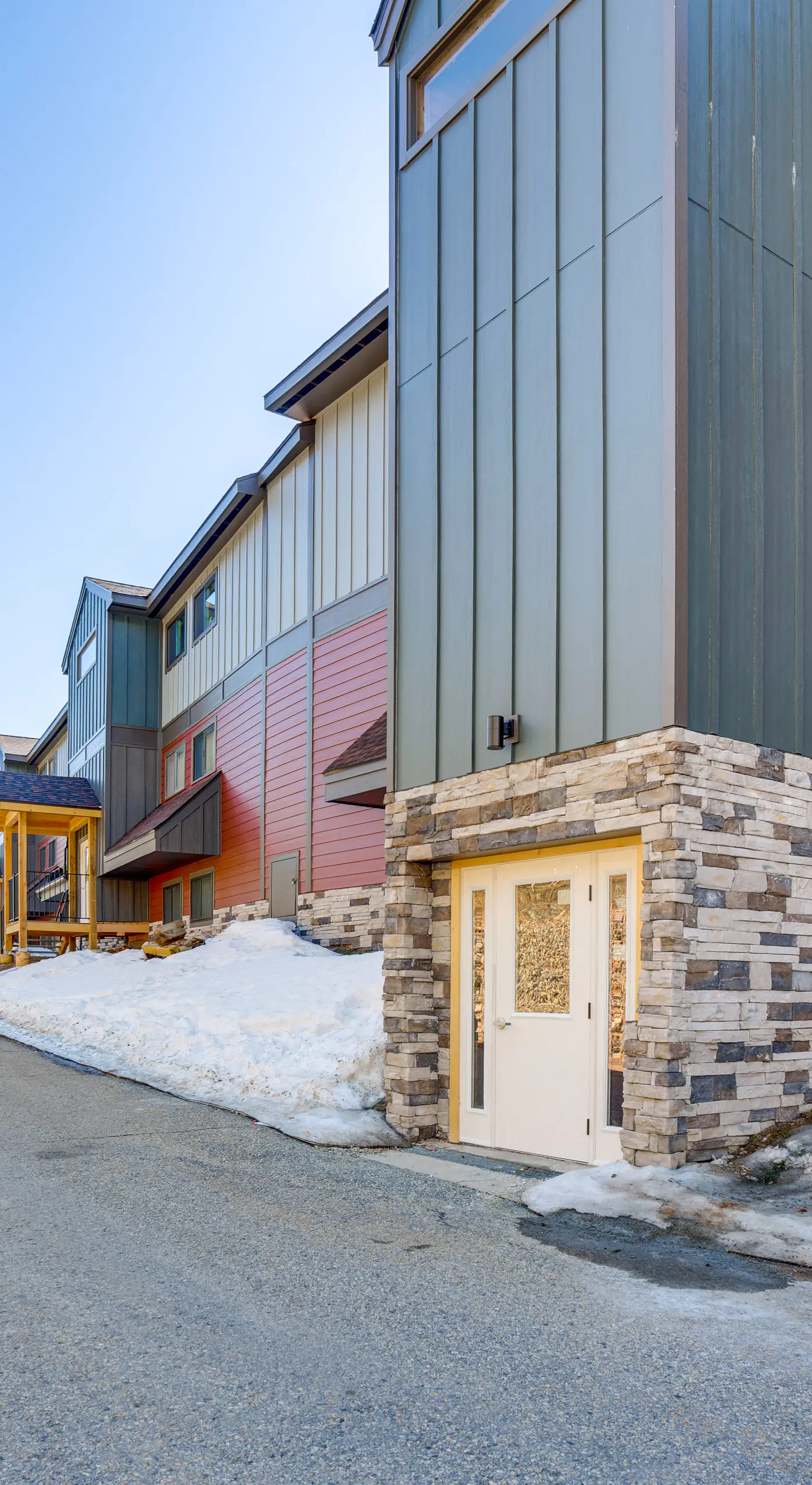 Pool, Hot Tub & Ski Shuttle! Extended Mtn Escape