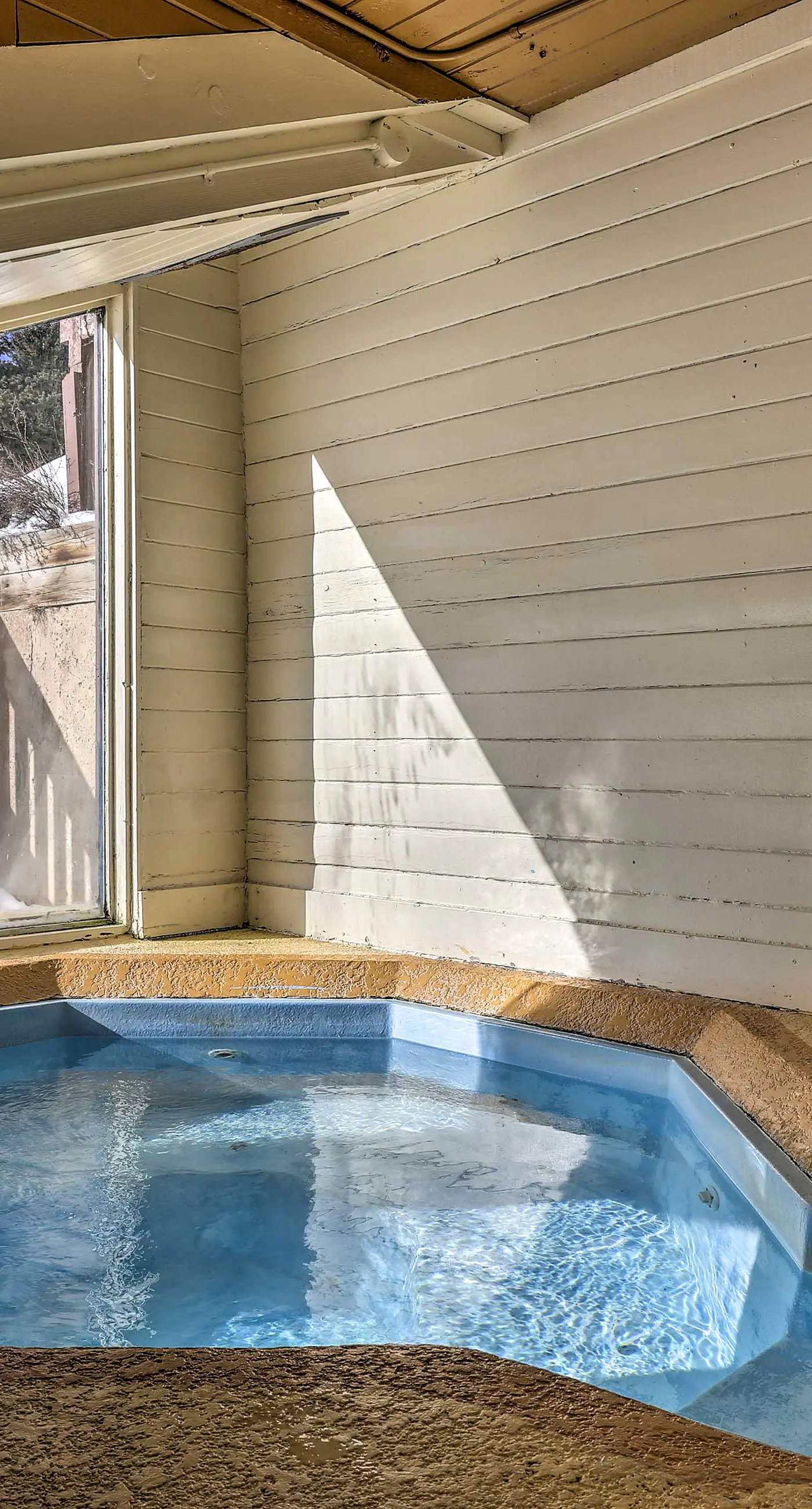 Pool, Hot Tub & Ski Shuttle! Extended Mtn Escape