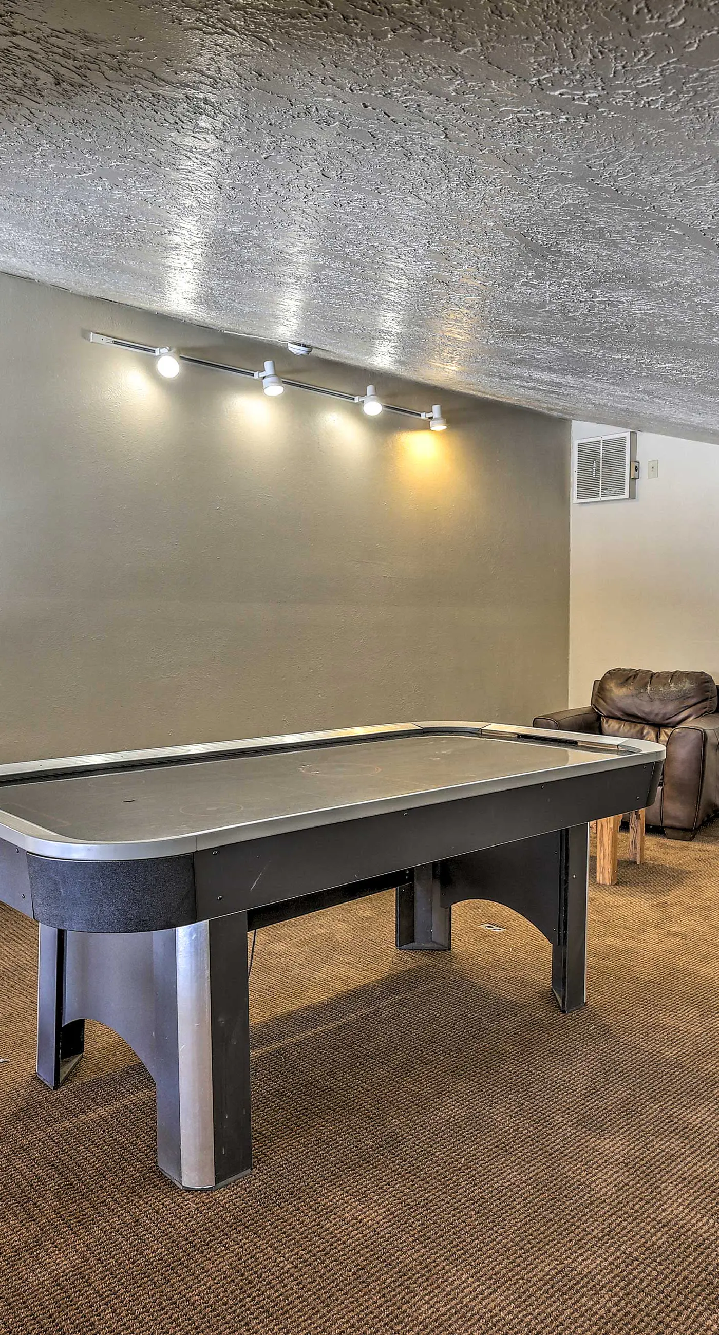 Pool, Hot Tub & Ski Shuttle! Extended Mtn Escape
