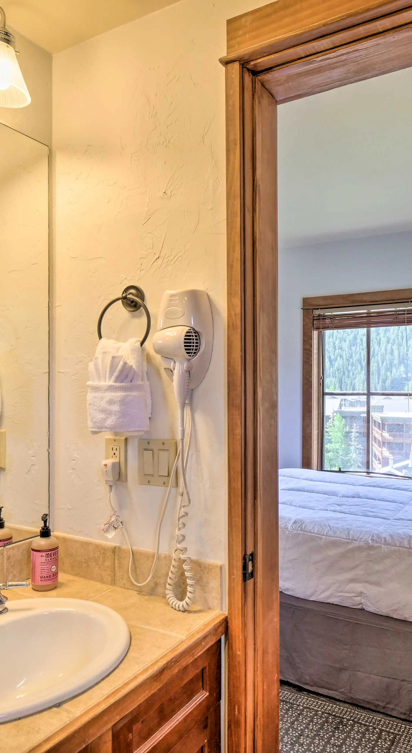 < 1 Mi to Slopes: Mtn-View Keystone Condo