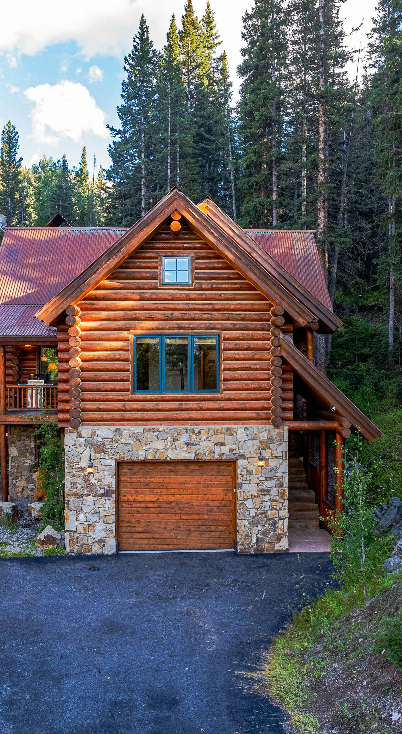 Stunning Views! Ski-In/Out Mountain Village Cabin
