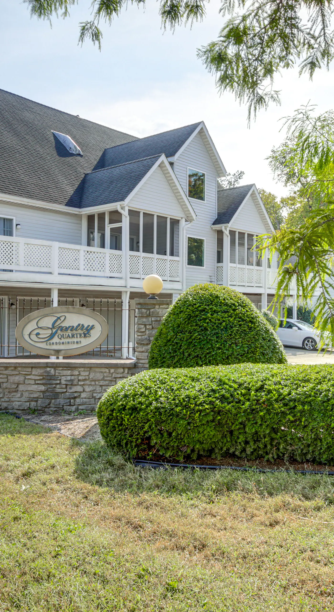3 Mi to IU: Dog-Friendly Condo w/ Pool Access!
