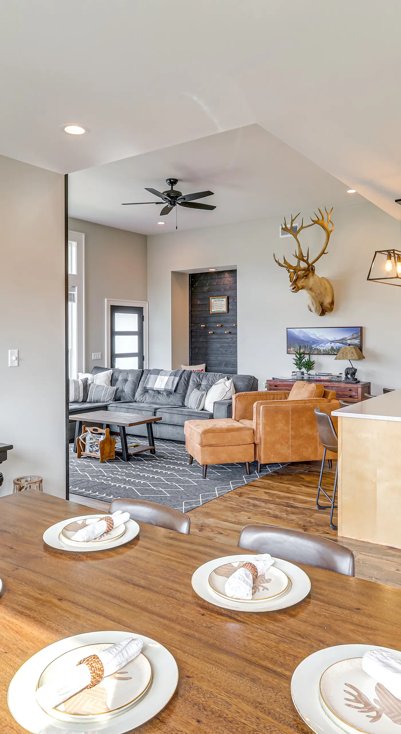 Stylish Montana Vacation Rental w/ Private Hot Tub