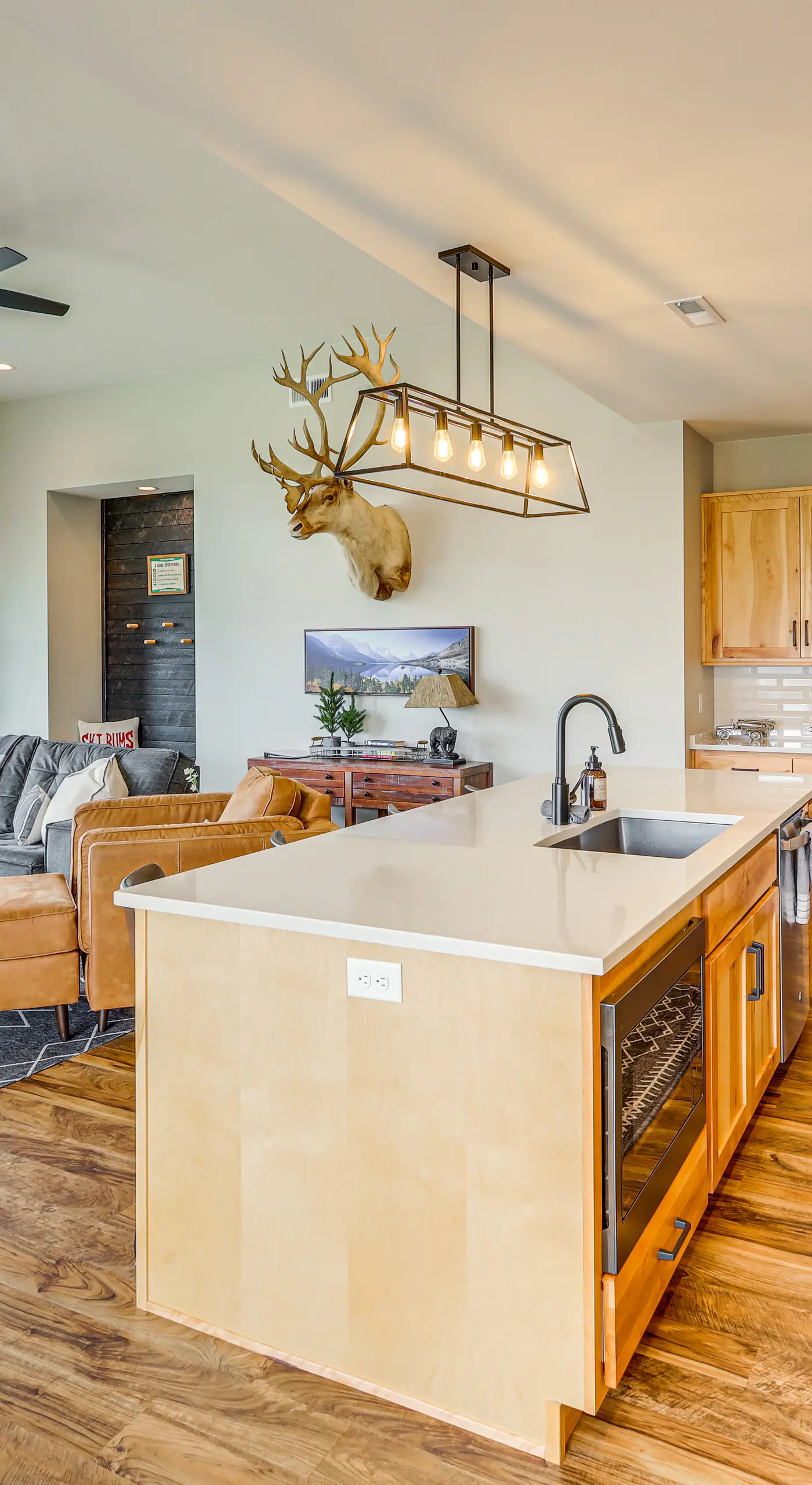 Stylish Montana Vacation Rental w/ Private Hot Tub