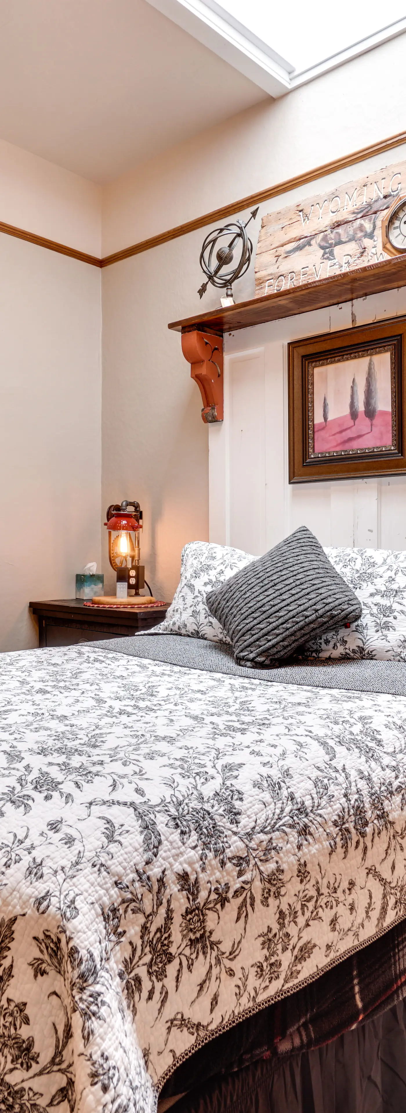 Vintage Downtown Laramie Apartment w/ Deck!