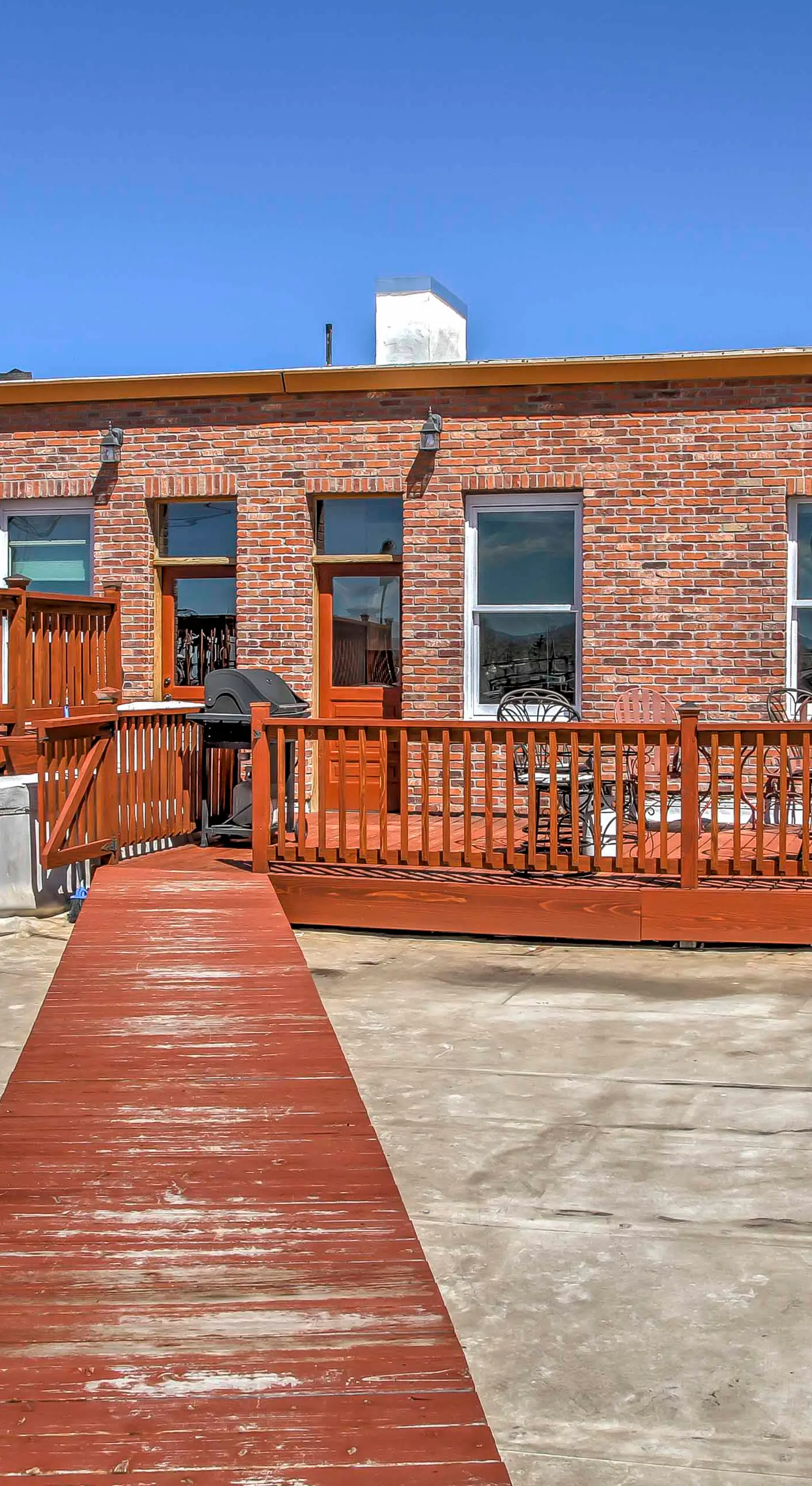 Vintage Downtown Laramie Apartment w/ Deck!