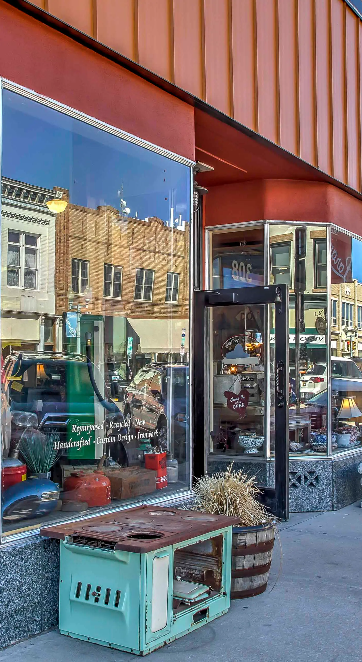 Vintage Downtown Laramie Apartment w/ Deck!